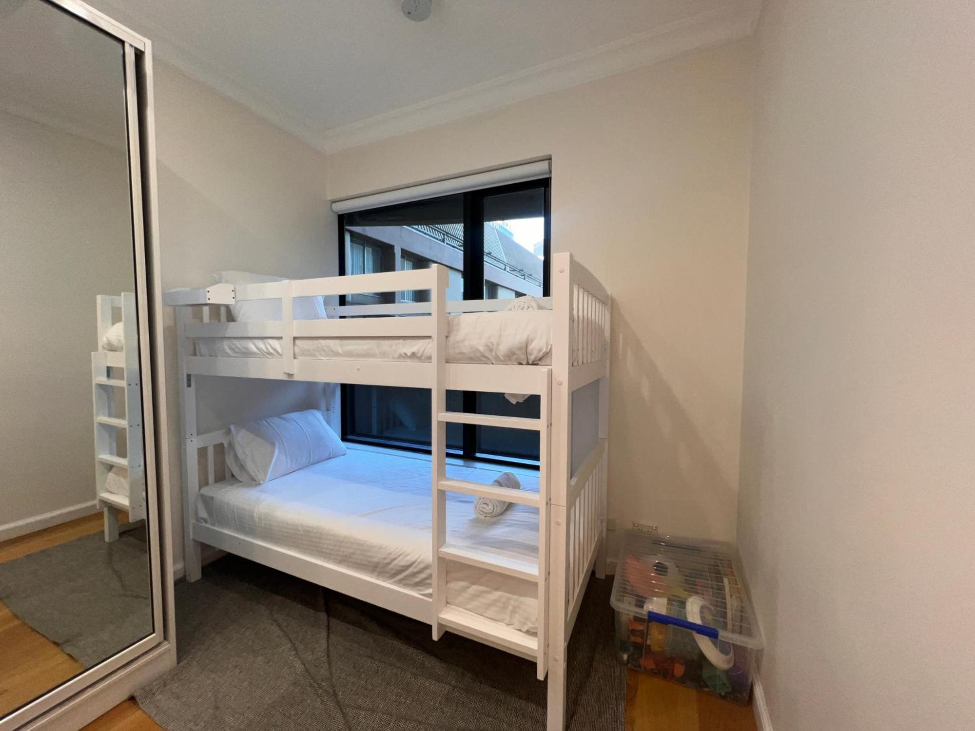 Apartment Exquisite 3br Exhibition With Gym & Pool Melbourne