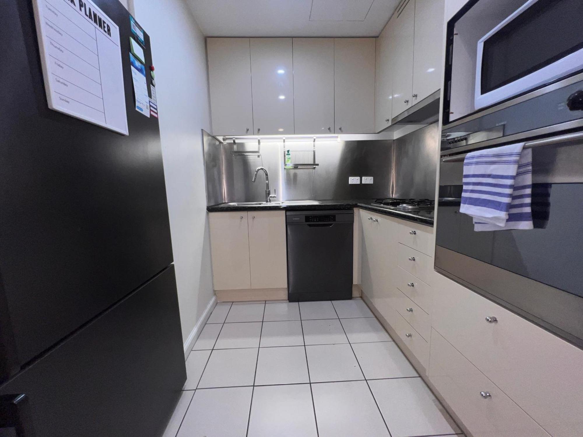 Exquisite 3br Exhibition With Gym & Pool Melbourne