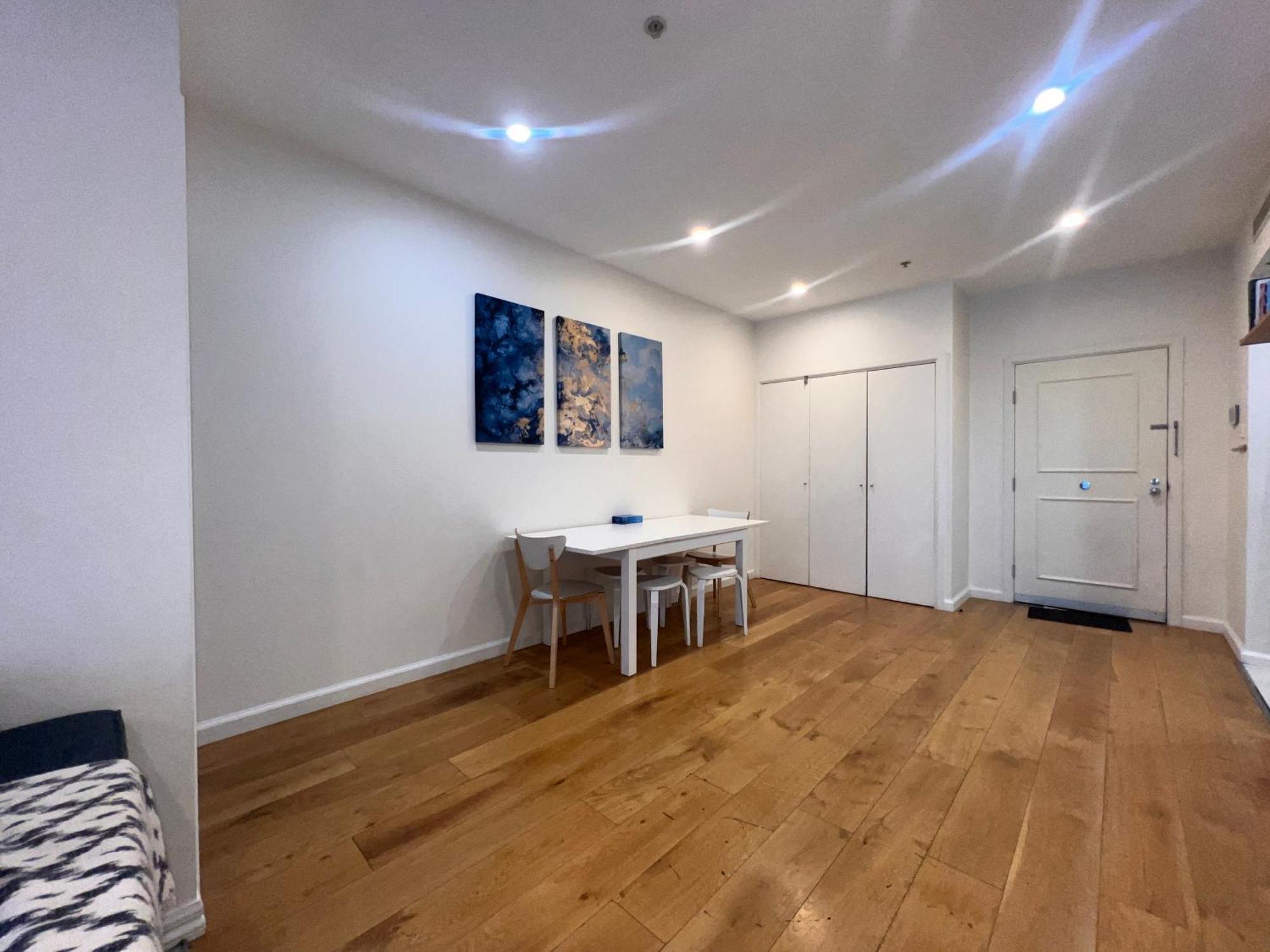 Exquisite 3br Exhibition With Gym & Pool Melbourne