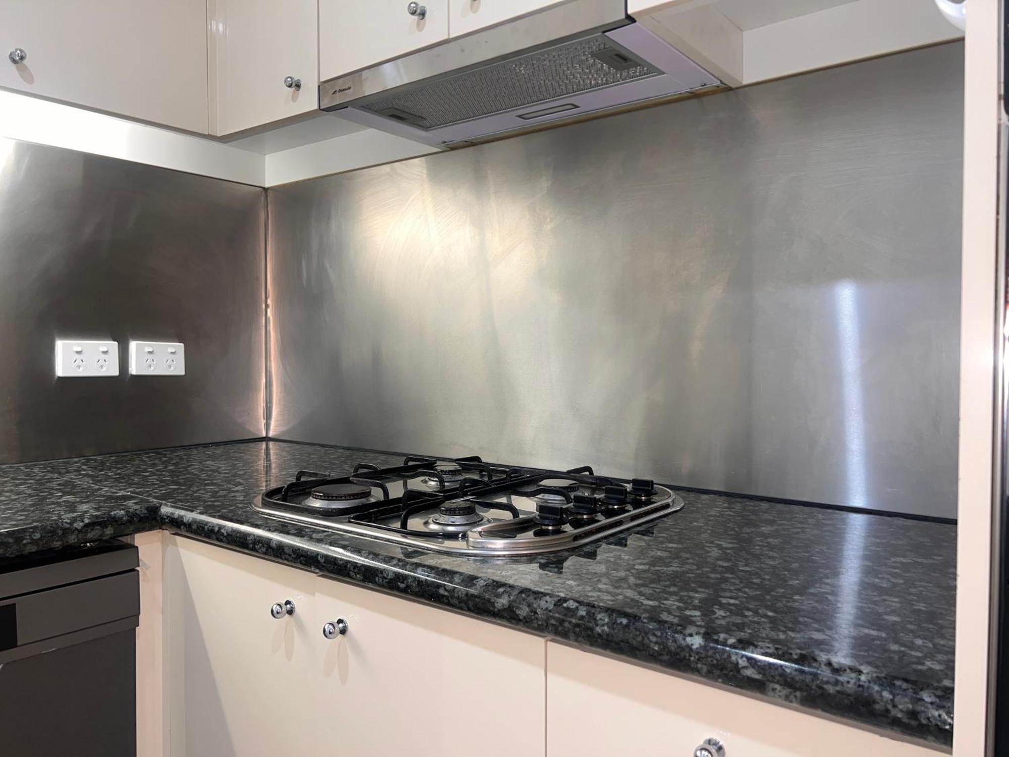 Exquisite 3br Exhibition With Gym & Pool Melbourne