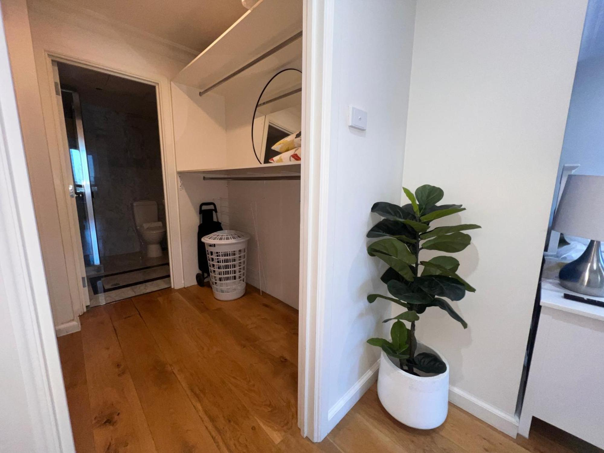 Exquisite 3br Exhibition With Gym & Pool Melbourne