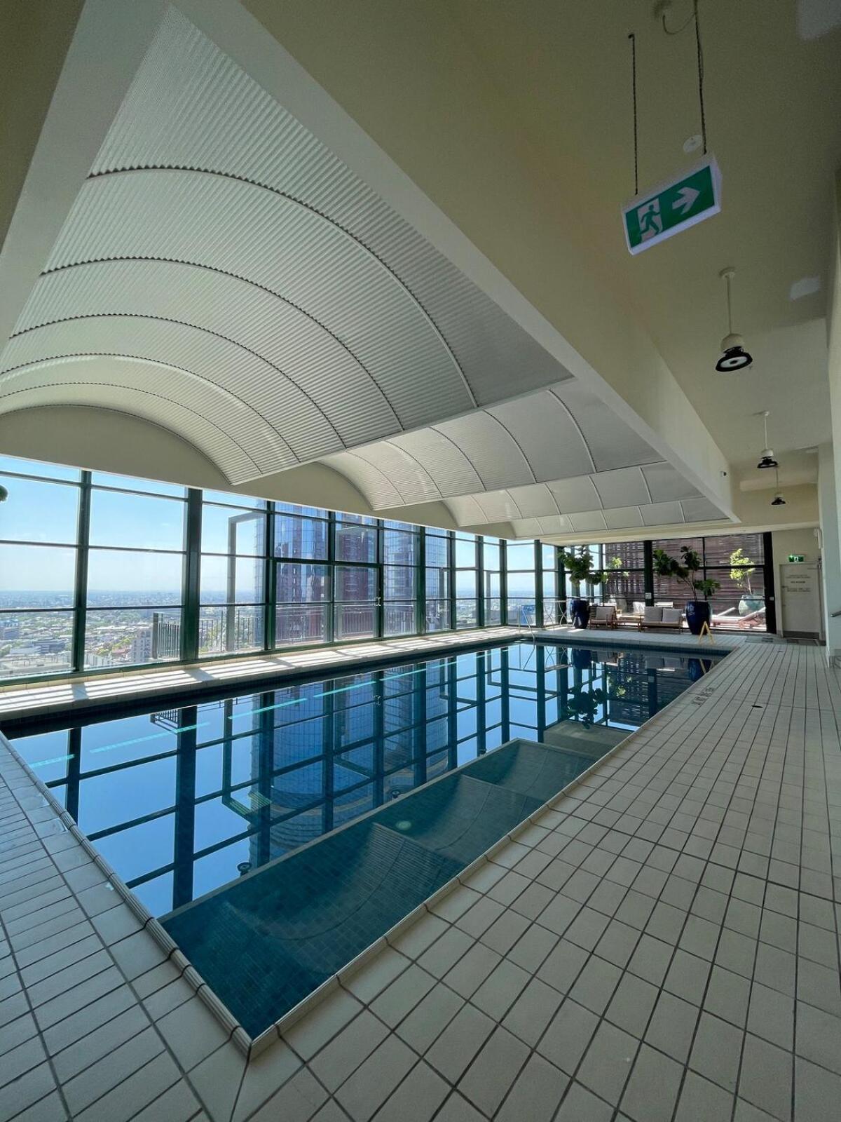 Exquisite 3br Exhibition With Gym & Pool * Melbourne