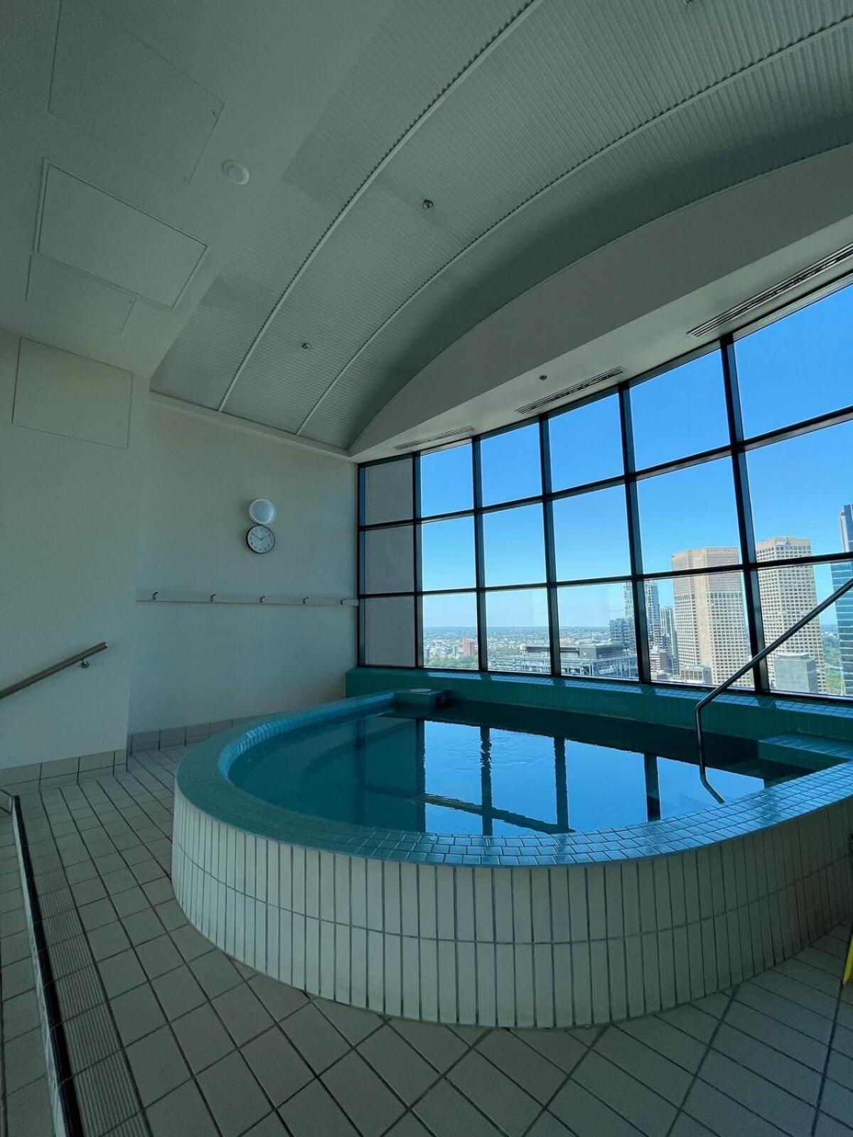 Exquisite 3br Exhibition With Gym & Pool Apartment