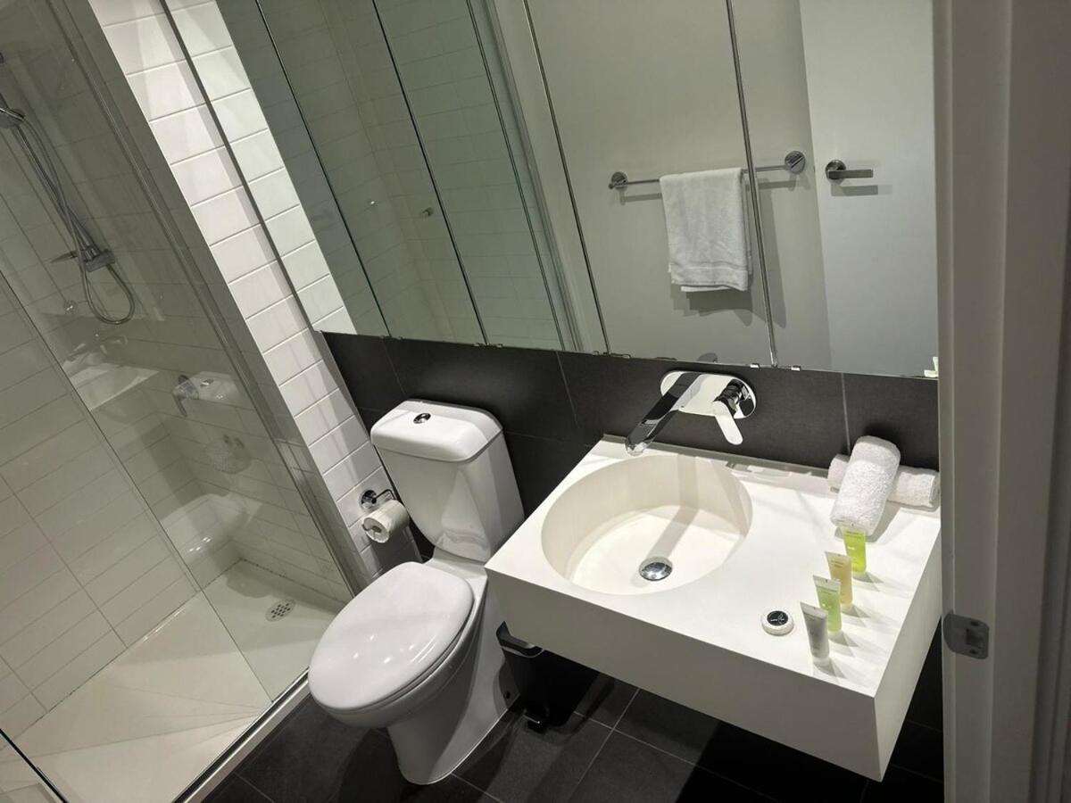 Luxurious 2 Bedroom Urban Retreat In The Heart Of