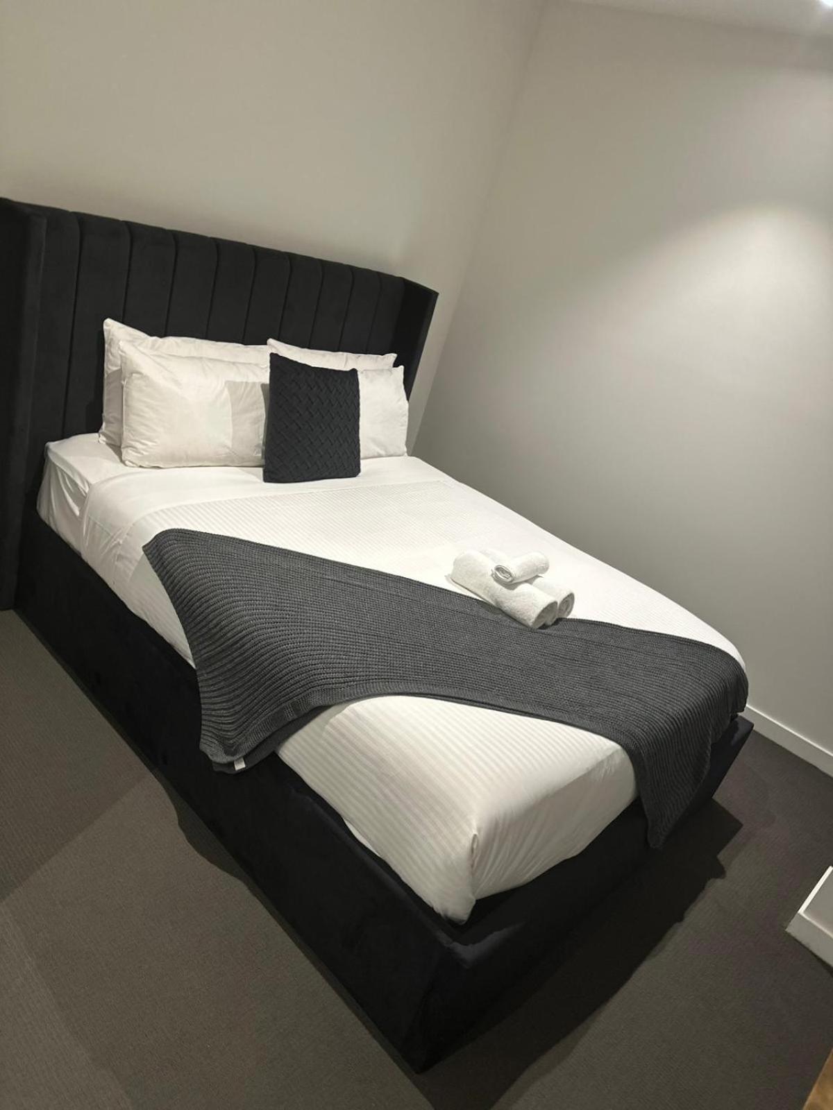 Luxurious 2 Bedroom Urban Retreat In The Heart Of *