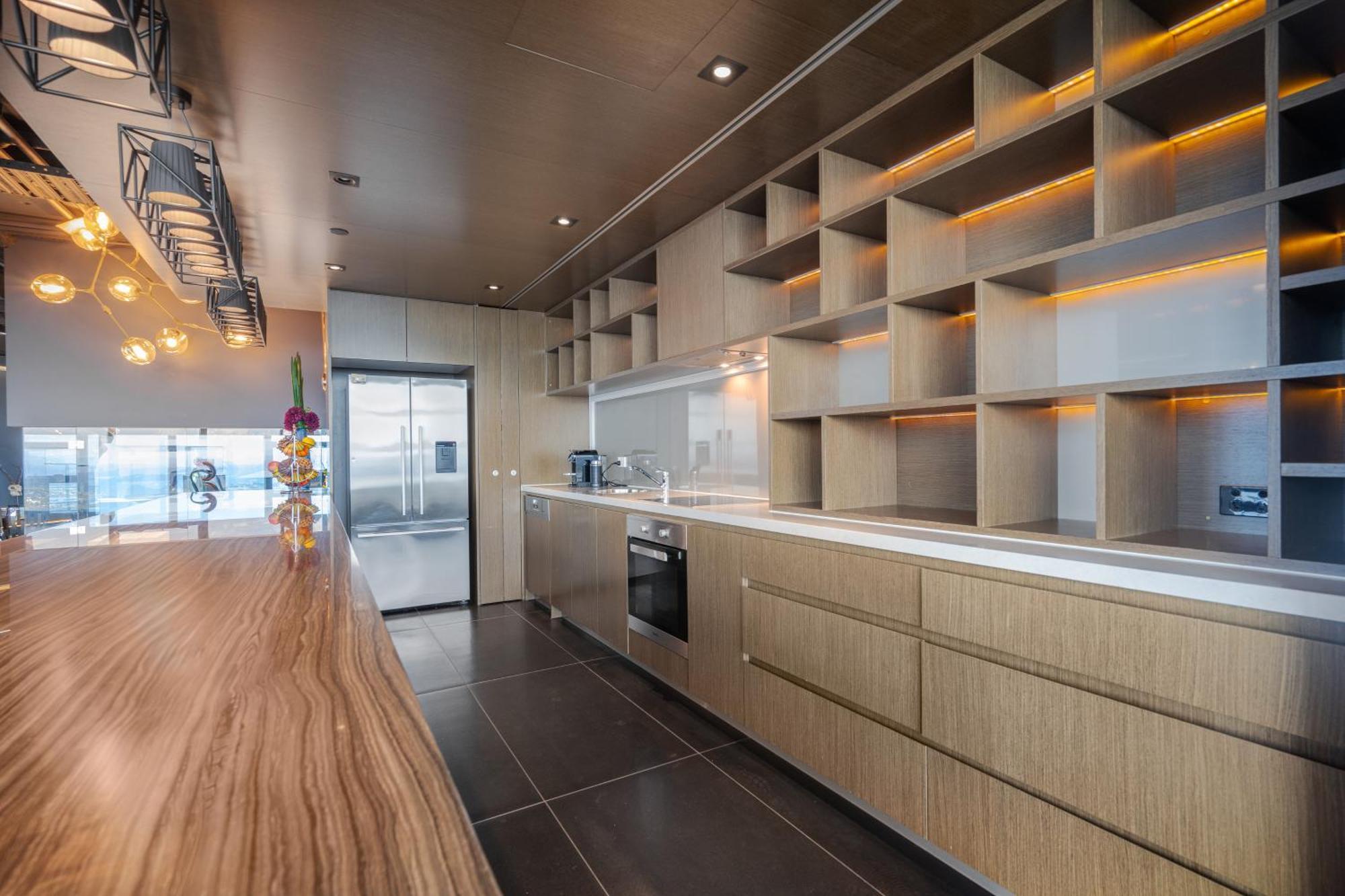 Luxurious Entire Floor Penthouse At Eureka Tower Apartment *