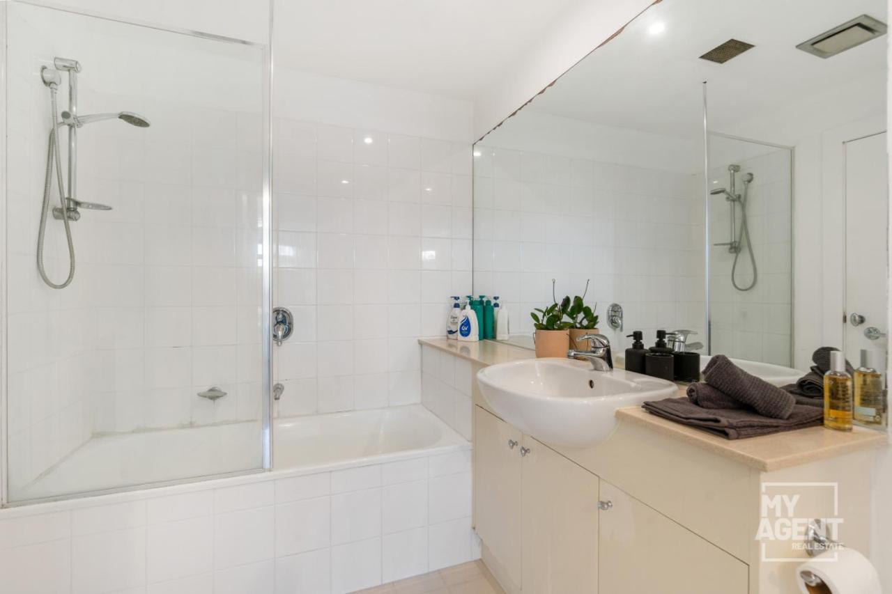 Bright Light Filled 1-bedroom Apartment Melbourne