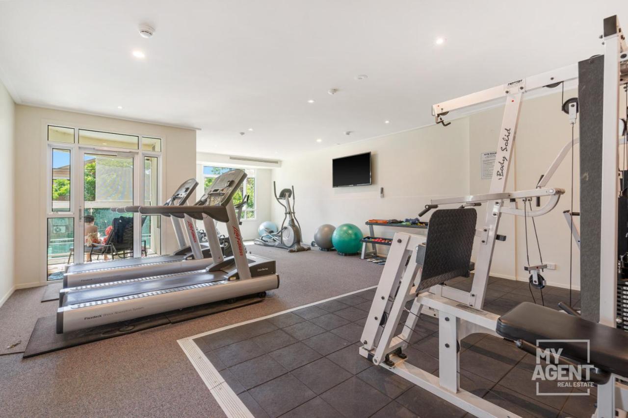 Bright Light Filled 1-bedroom *