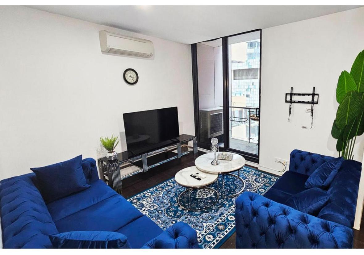 Luxurious 2 Bedroom Urban Retreat In The Heart Of Apartment *