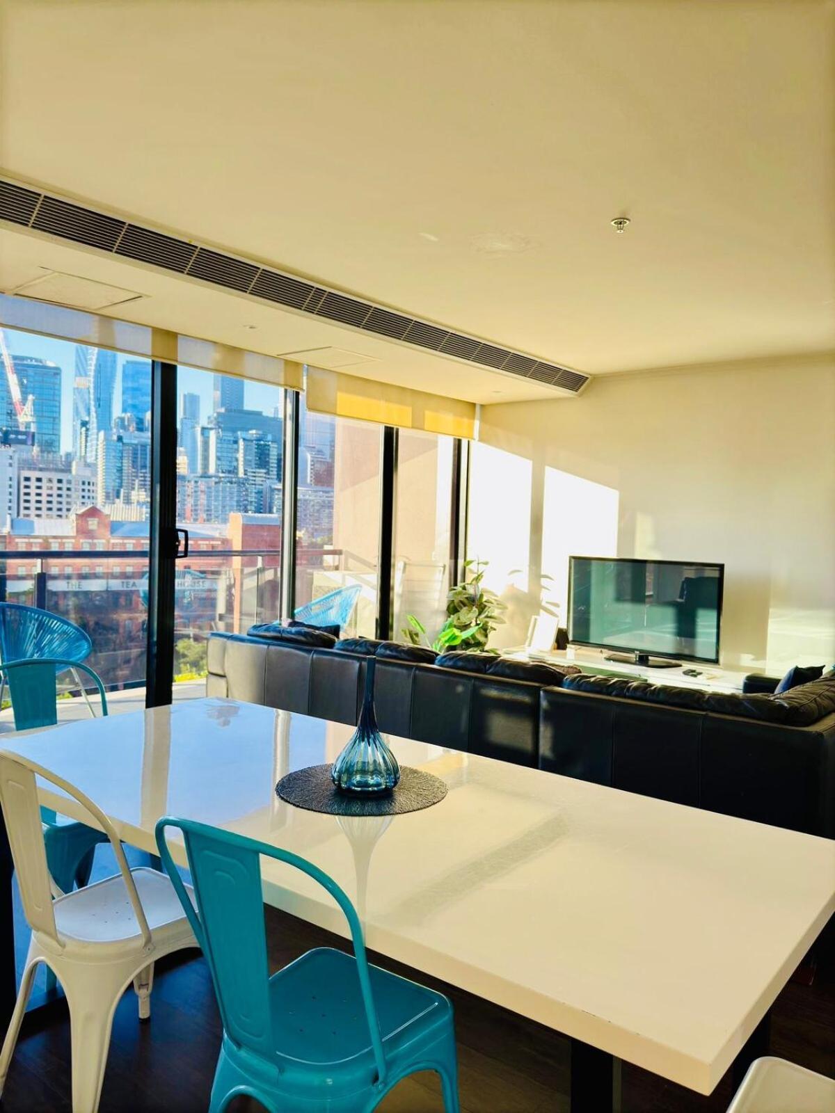 Apartment Amazing Views - 3 Bedrooms, Carpark, Gym & Pool *