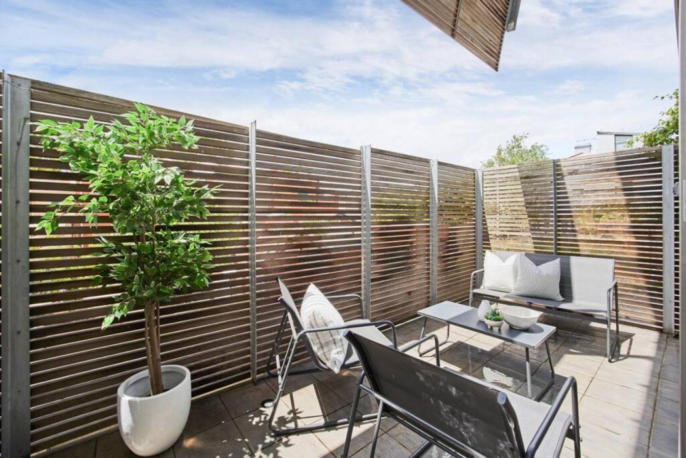 Lovely 2 Bedroom In Carlton Holiday home *