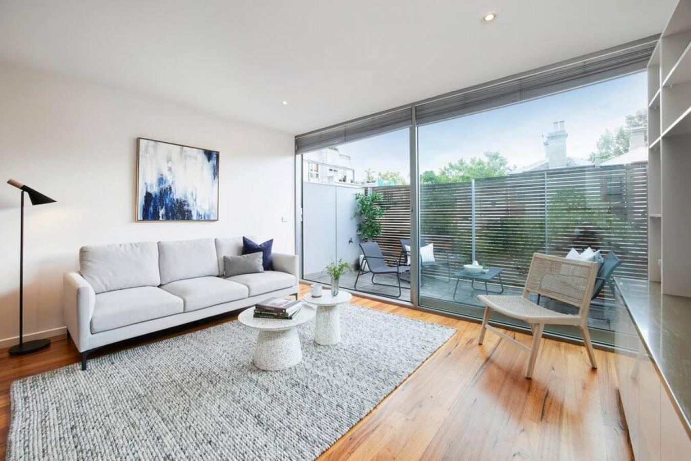 Lovely 2 Bedroom In Carlton *