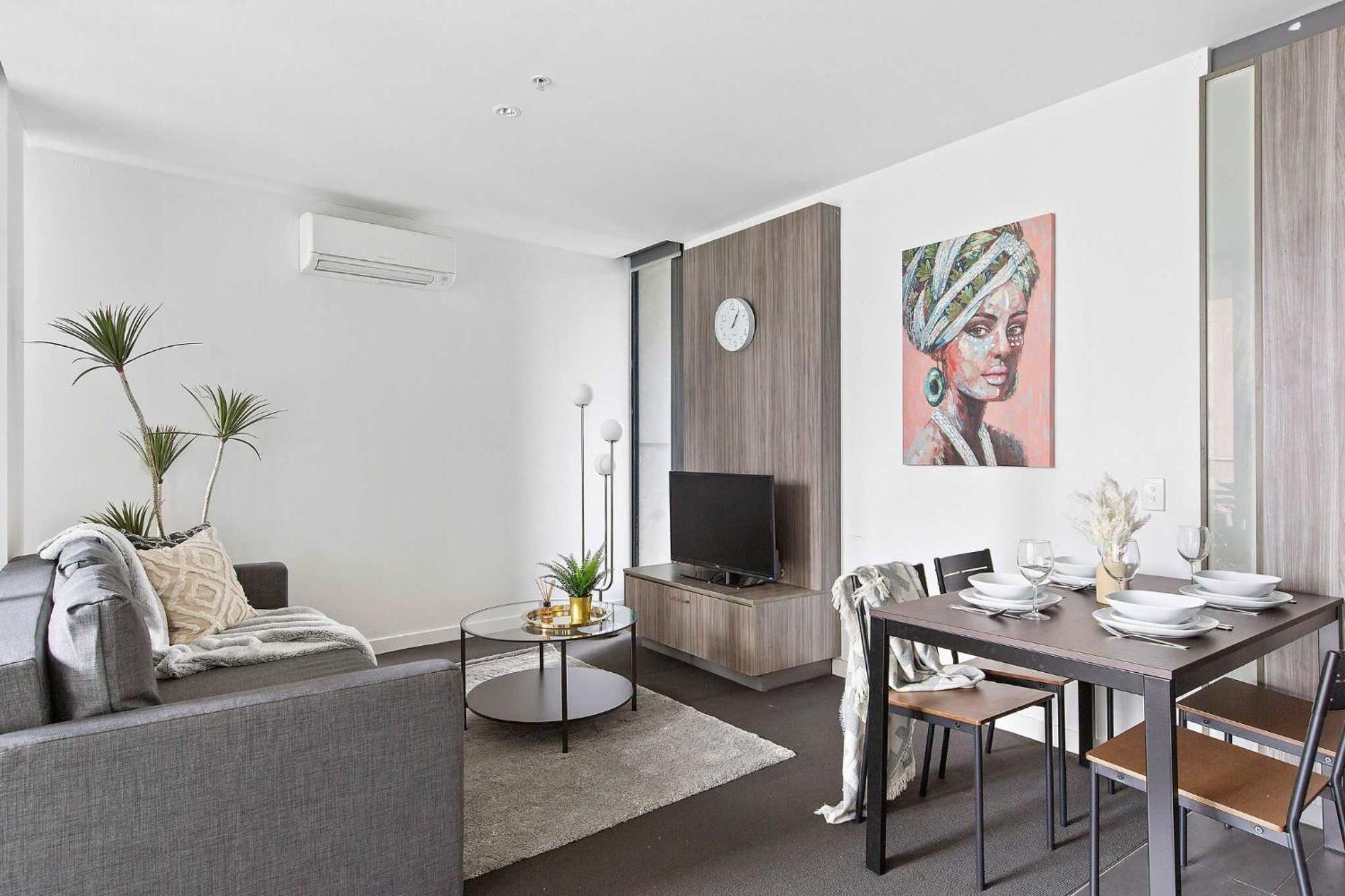 Spacious 2br Walk To Southern Cross Station