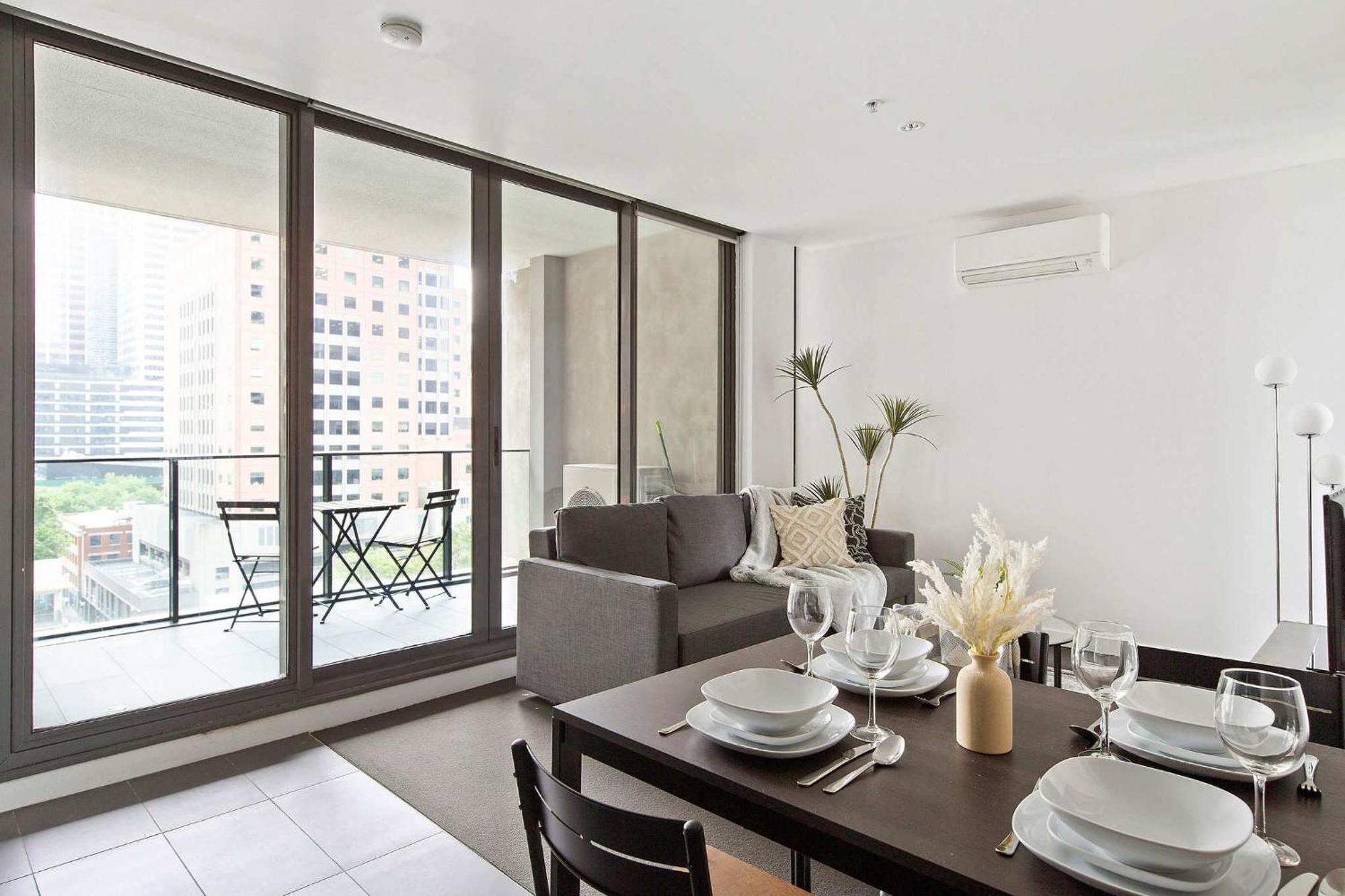 Spacious 2br Walk To Southern Cross Station *