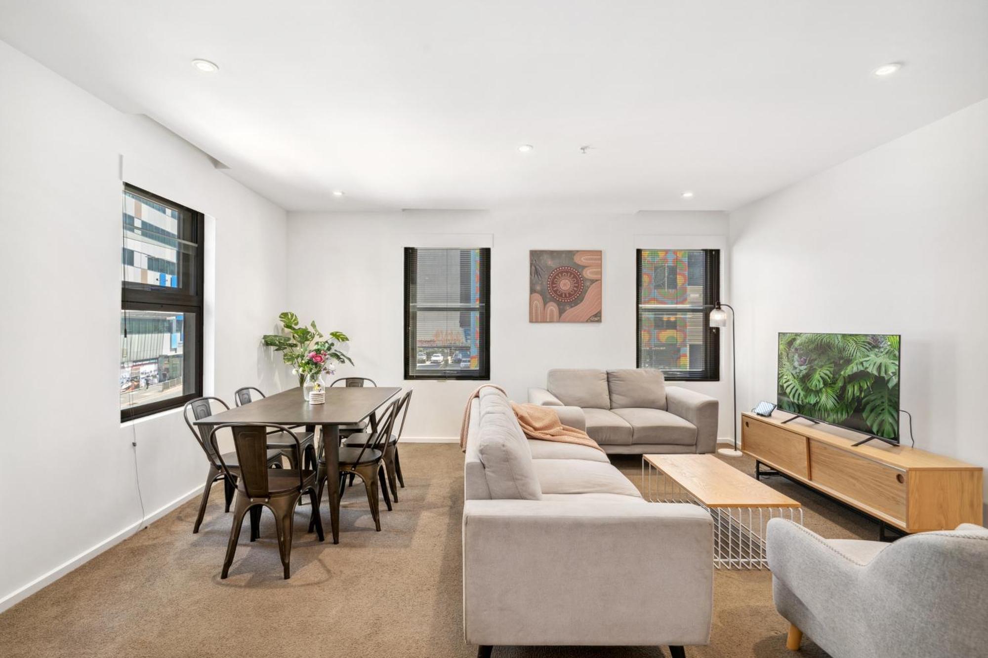 Modern 3-bedroom In Prime Location Apartment *