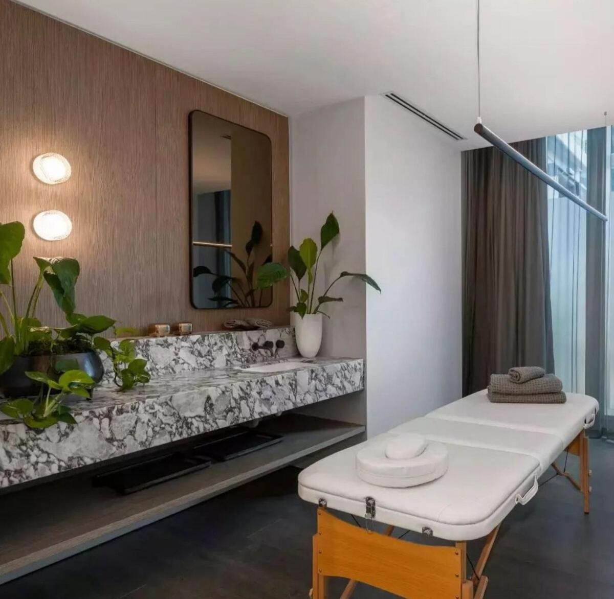 Royal Executive Living Bay N Luxe Executive Residency Apartment