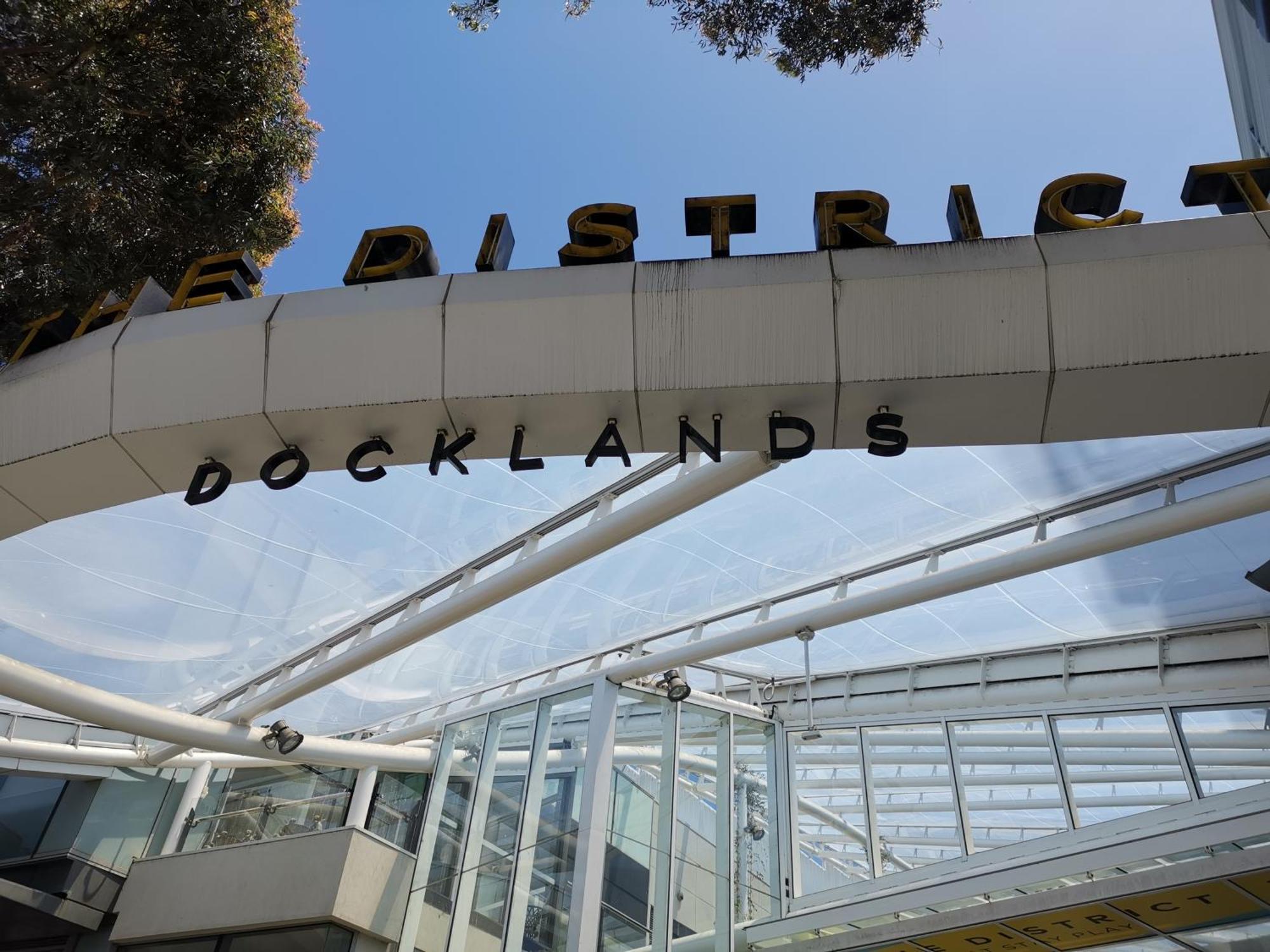 With Wide Single Bed Free Tram To Cbd & Southern Cross Station Homestay
