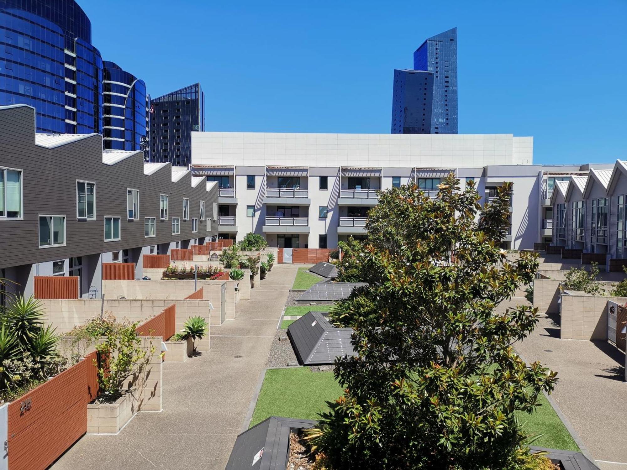 With Wide Single Bed Free Tram To Cbd & Southern Cross Station