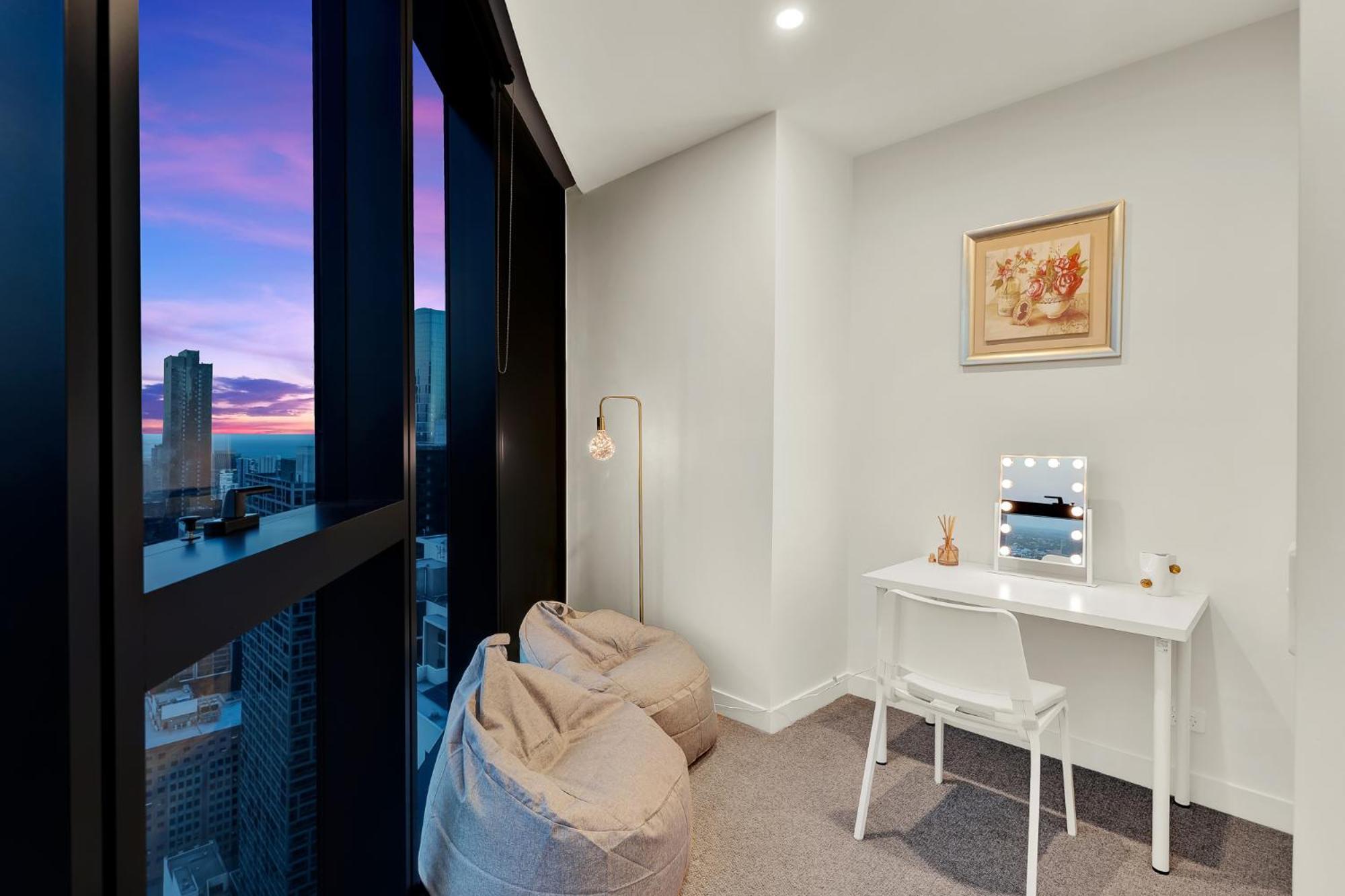 49th Floor Escape With Stunning Views Apartment