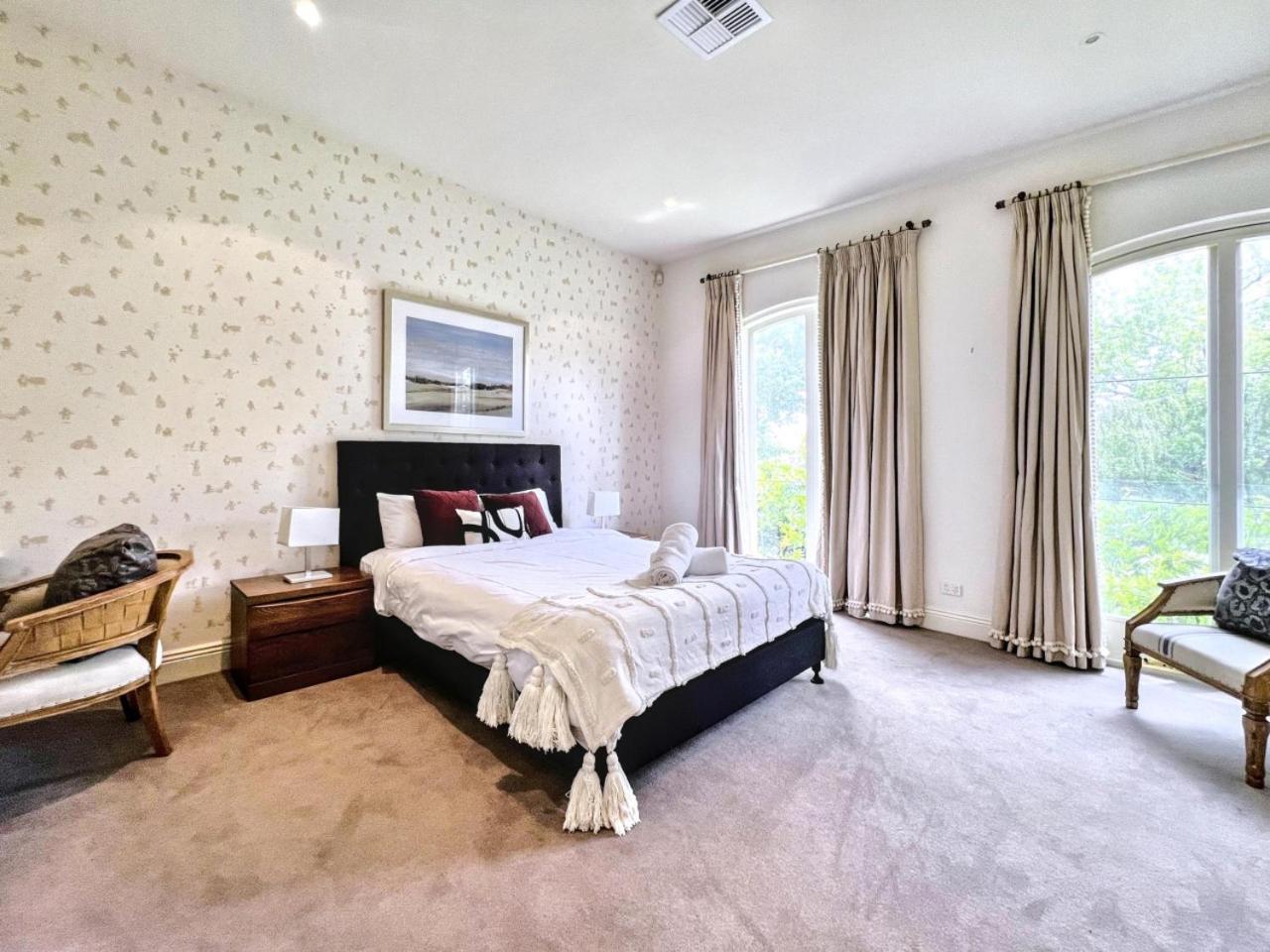 Rowen Manor House Holiday home Melbourne