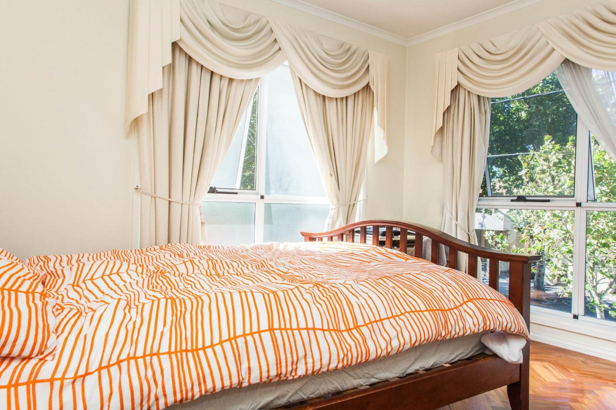 Homestay Abbotsford Private & Pods - 15 Charles *