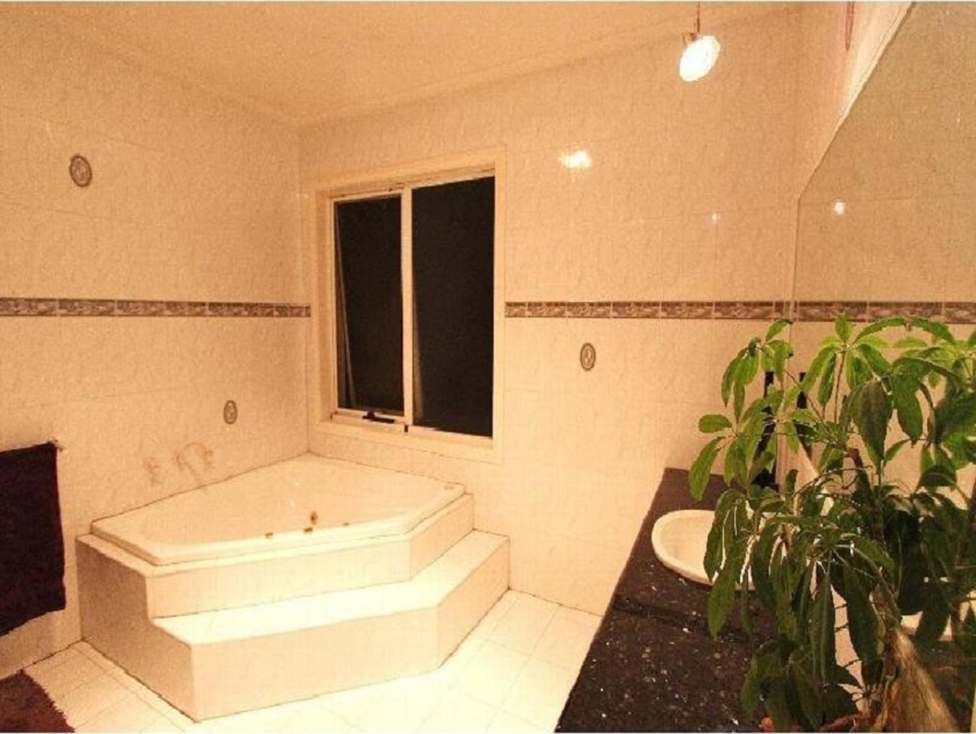 Abbotsford Private & Pods - 15 Charles Homestay