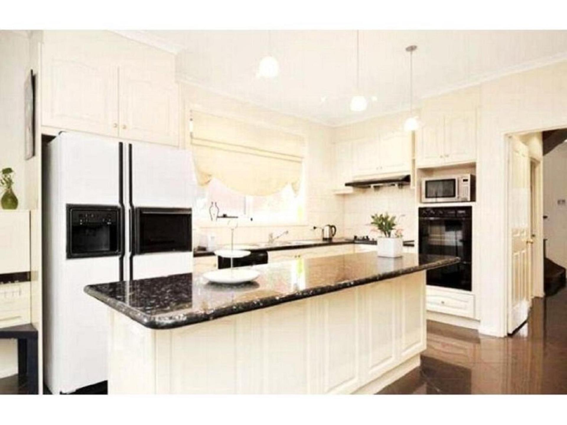 Abbotsford Private & Pods - 15 Charles Homestay *