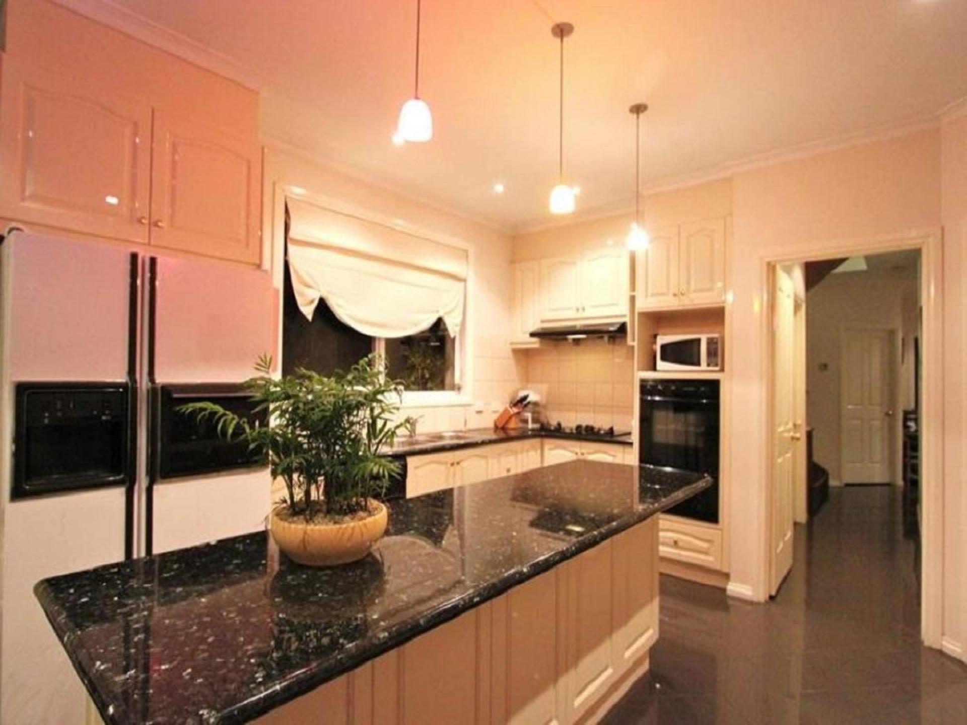 Homestay Abbotsford Private & Pods - 15 Charles *