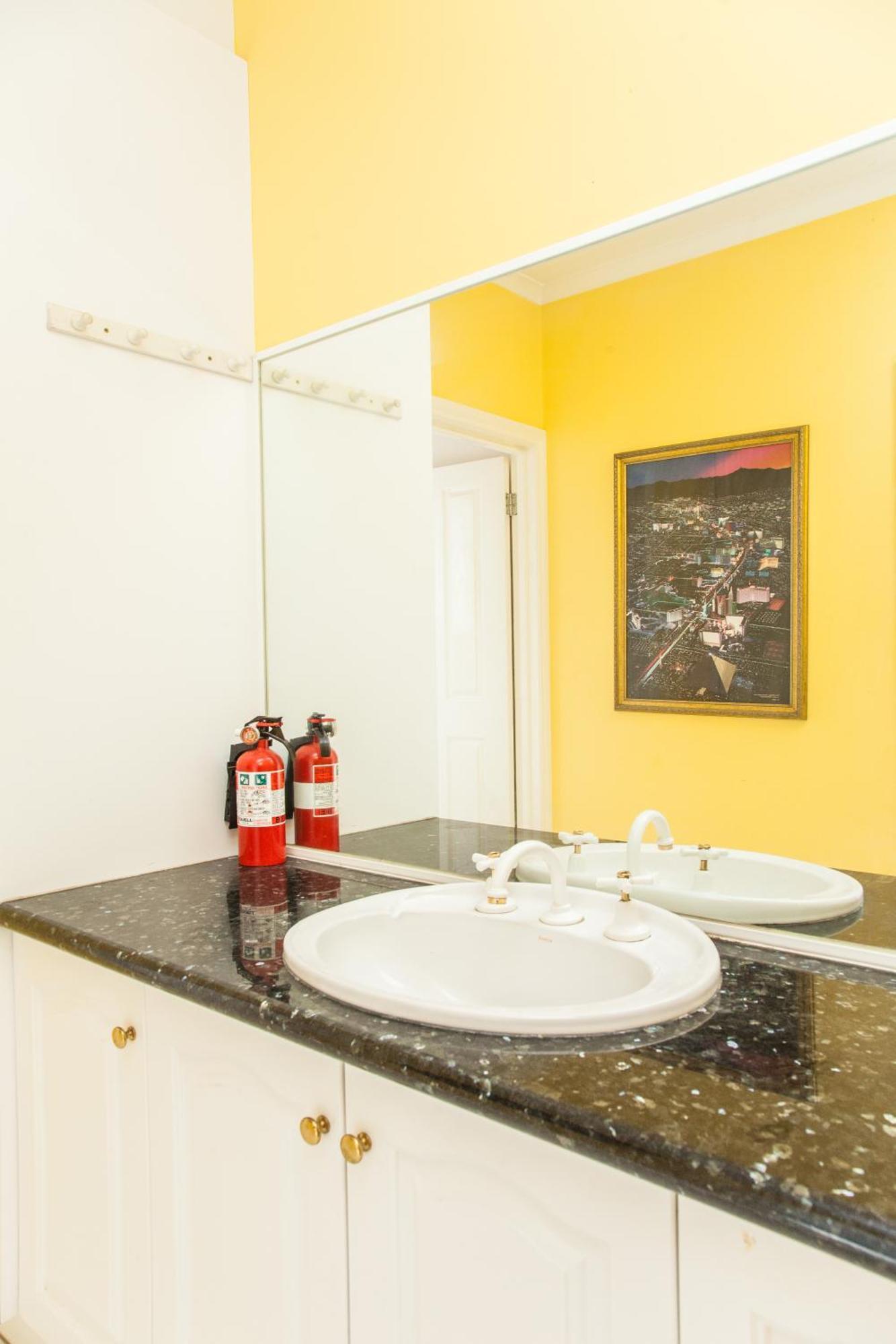 Abbotsford Private & Pods - 15 Charles Homestay *