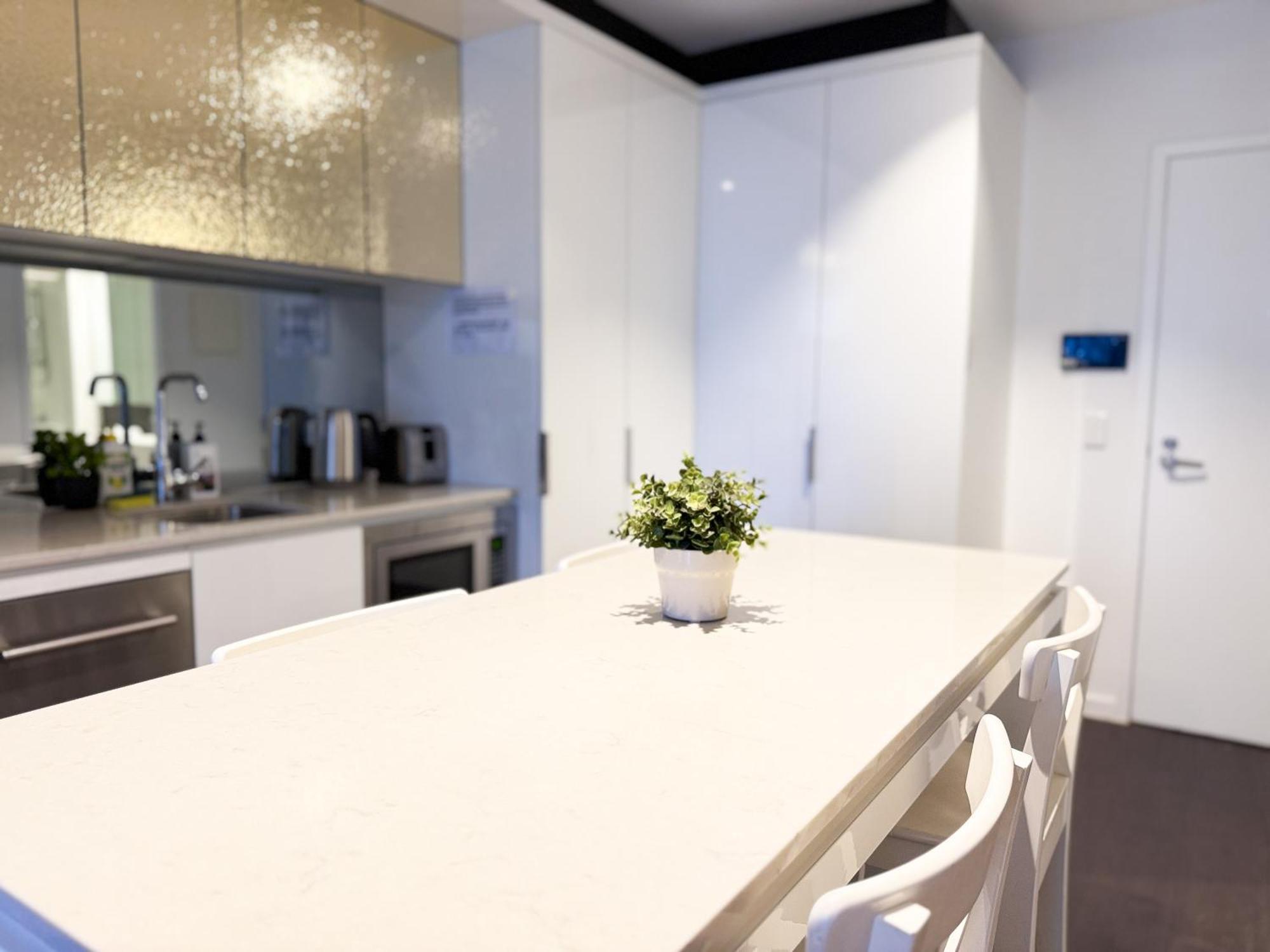 Modern Luxe Chic 2br Near Southern Cross Station Melbourne