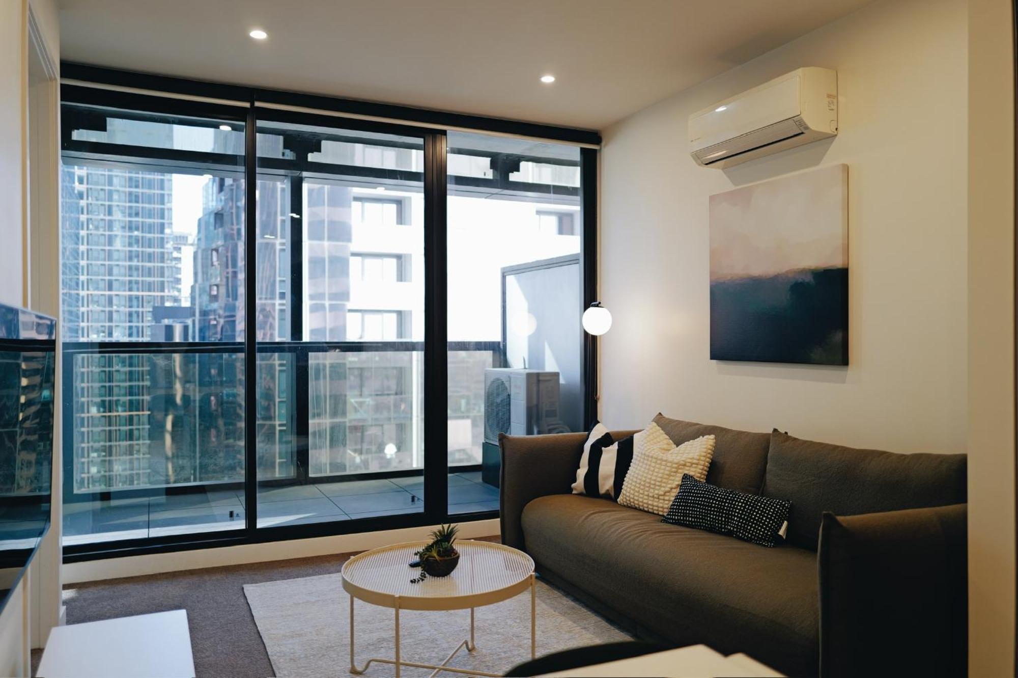 Modern Getaway - Pool, & Sauna Apartment