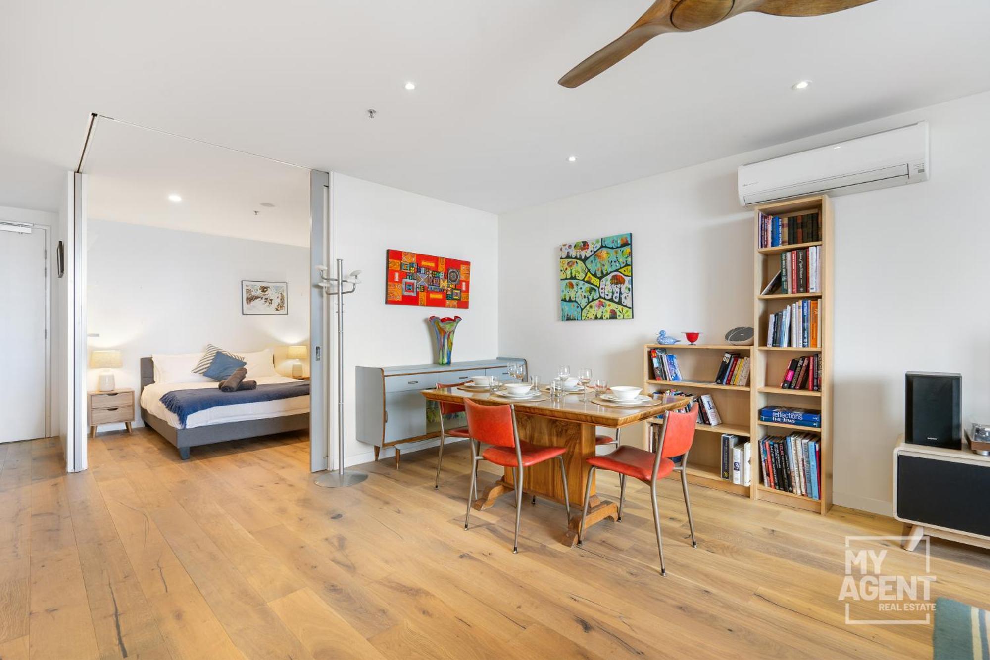 Experience Port On Delightful Dow Street Apartment Melbourne