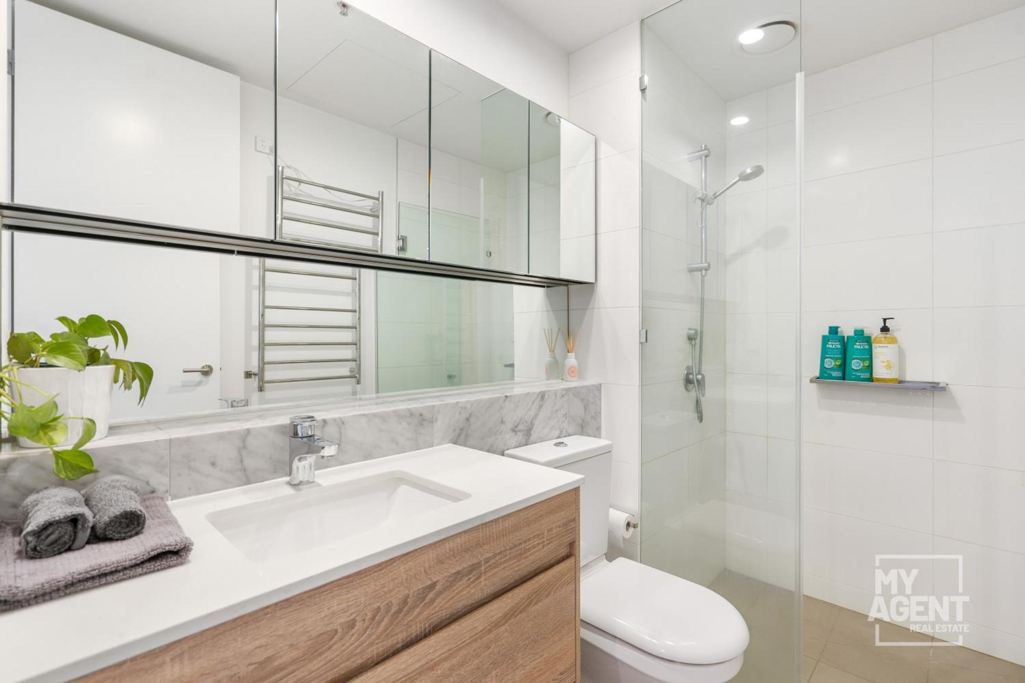 Experience Port On Delightful Dow Street *