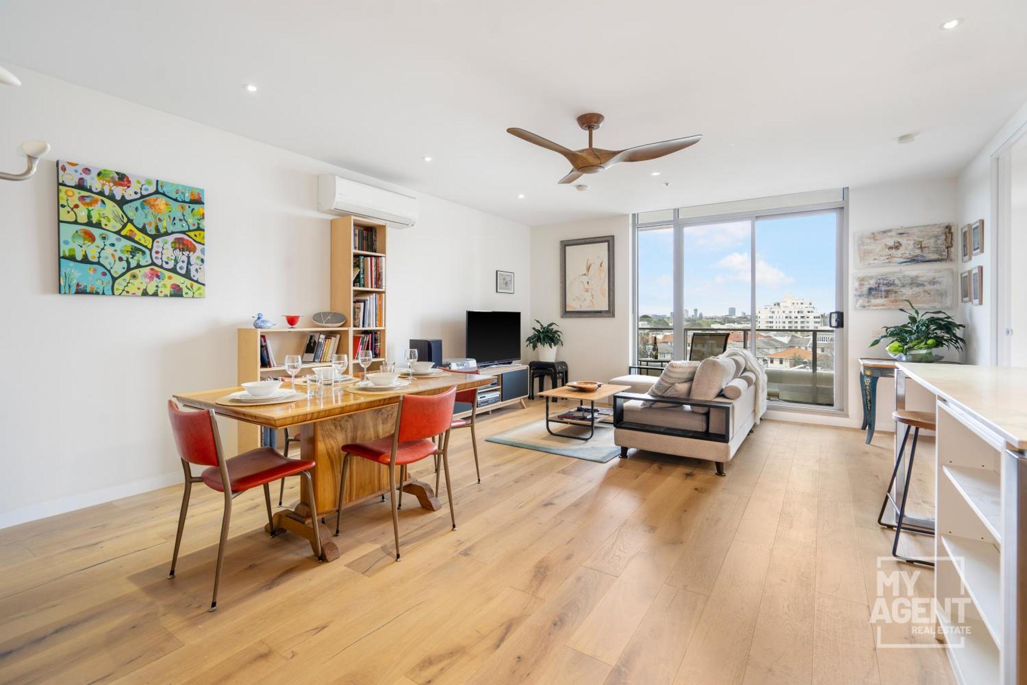 Experience Port On Delightful Dow Street Melbourne