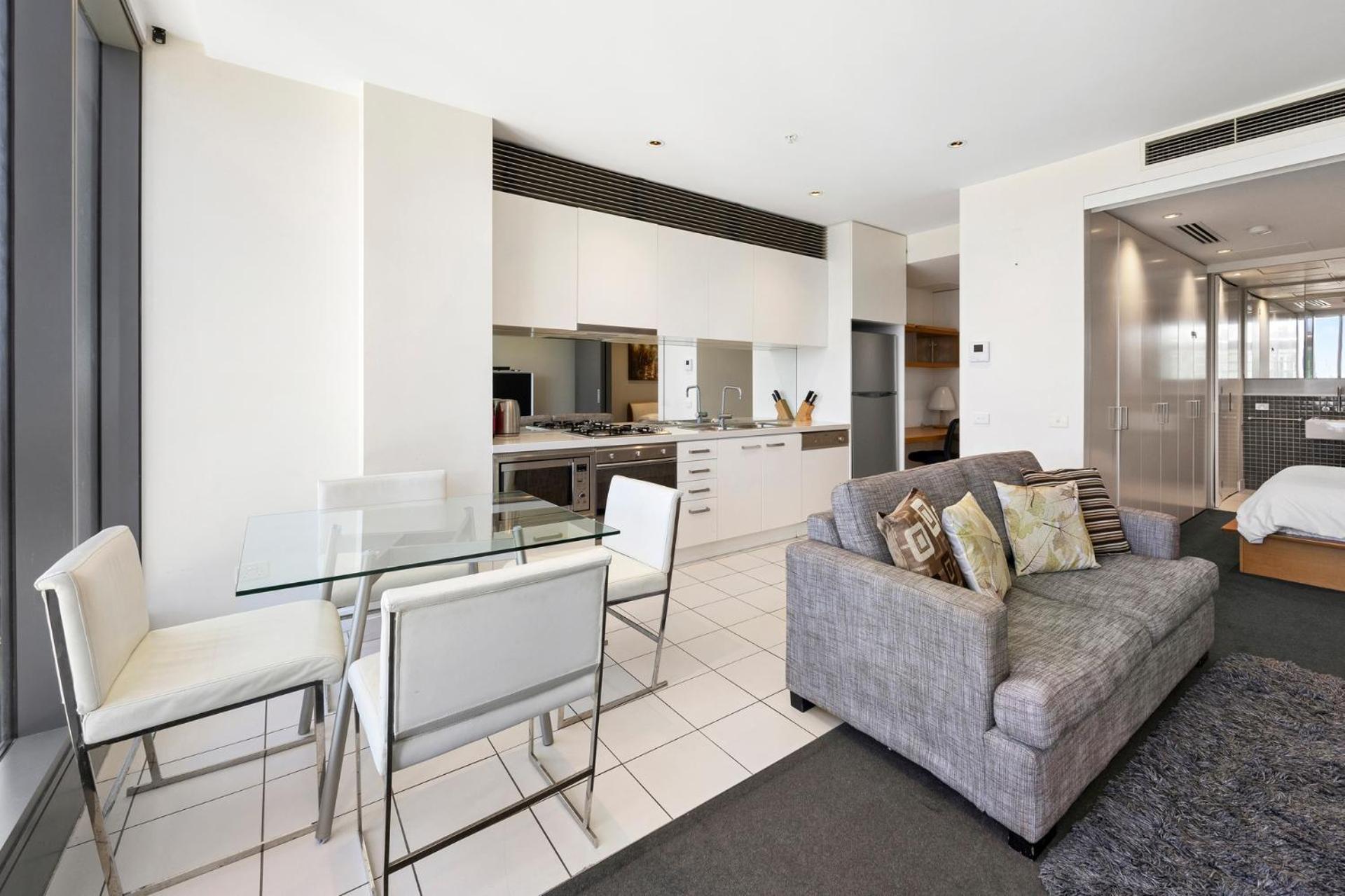 Luxury Designer In Prestigious Location In * Melbourne