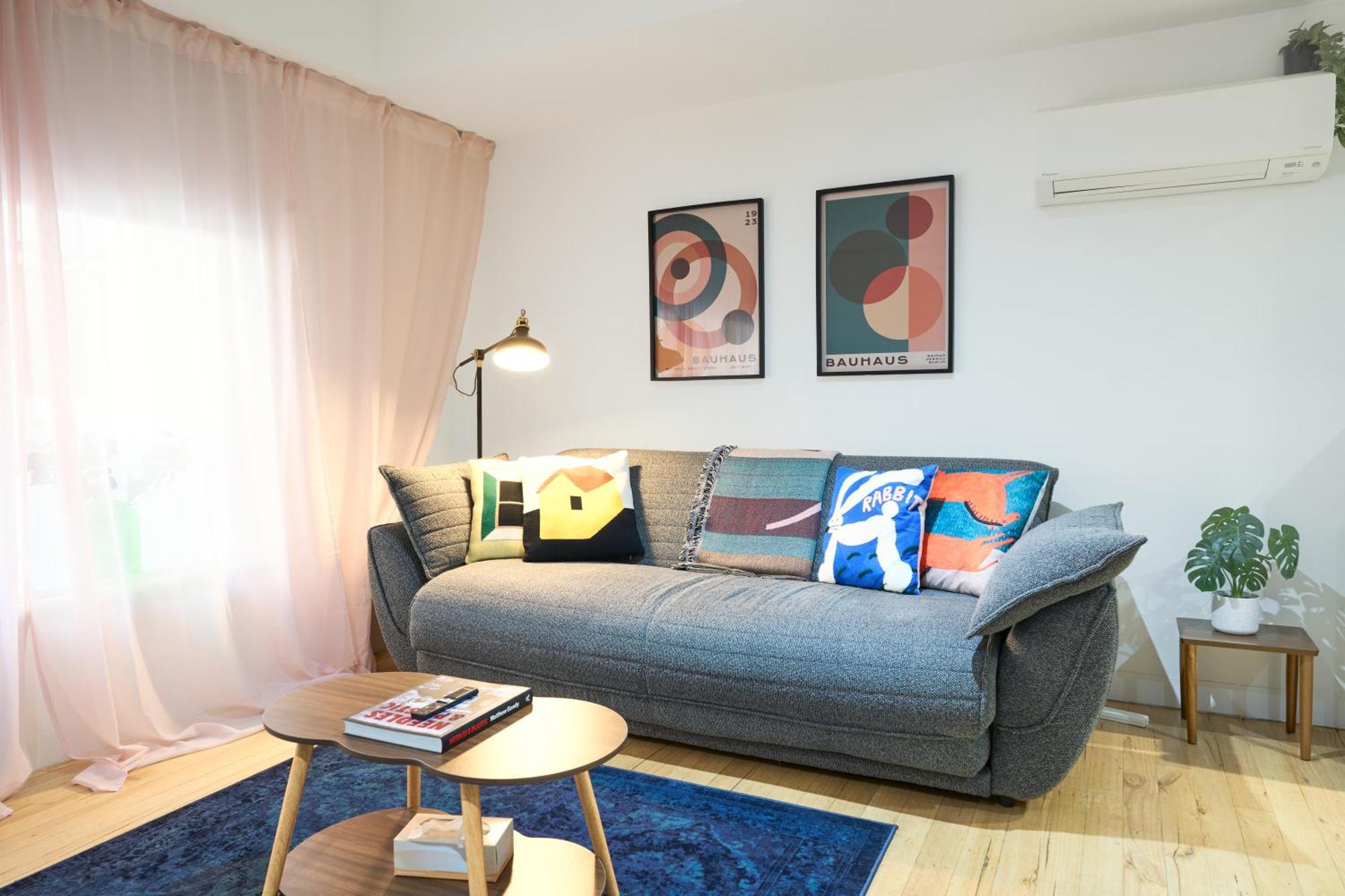 Apartment Heritage Hideaway - Refurbished Flinders St Gem *