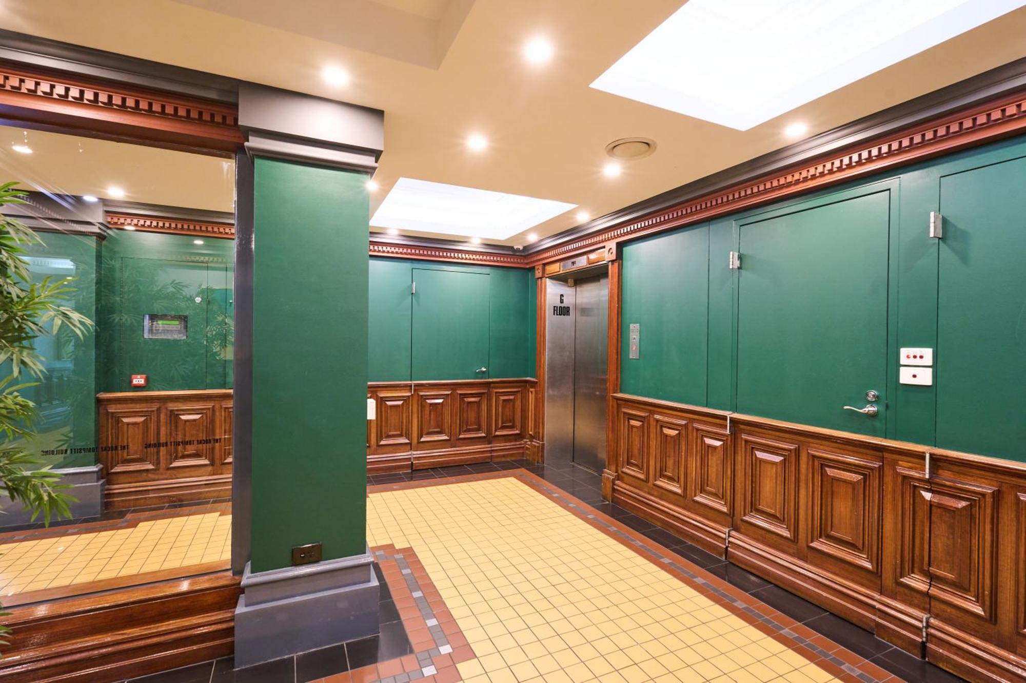 Heritage Hideaway - Refurbished Flinders St Gem Apartment Melbourne
