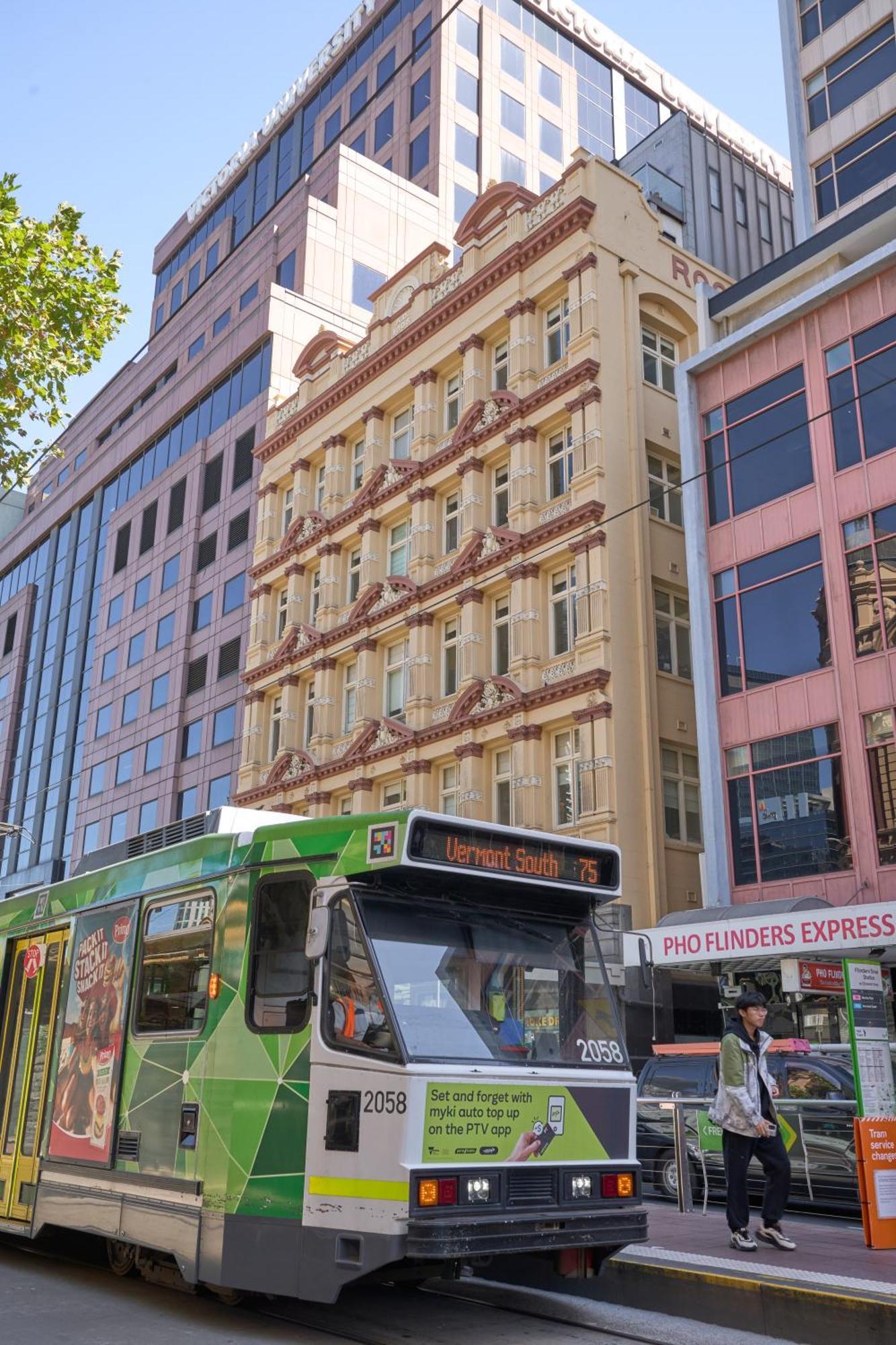 Heritage Hideaway - Refurbished Flinders St Gem *