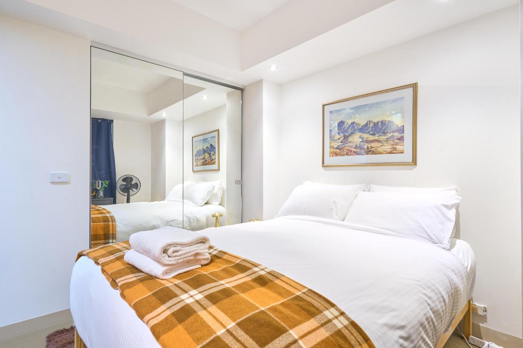 Apartment Heritage Hideaway - Refurbished Flinders St Gem *