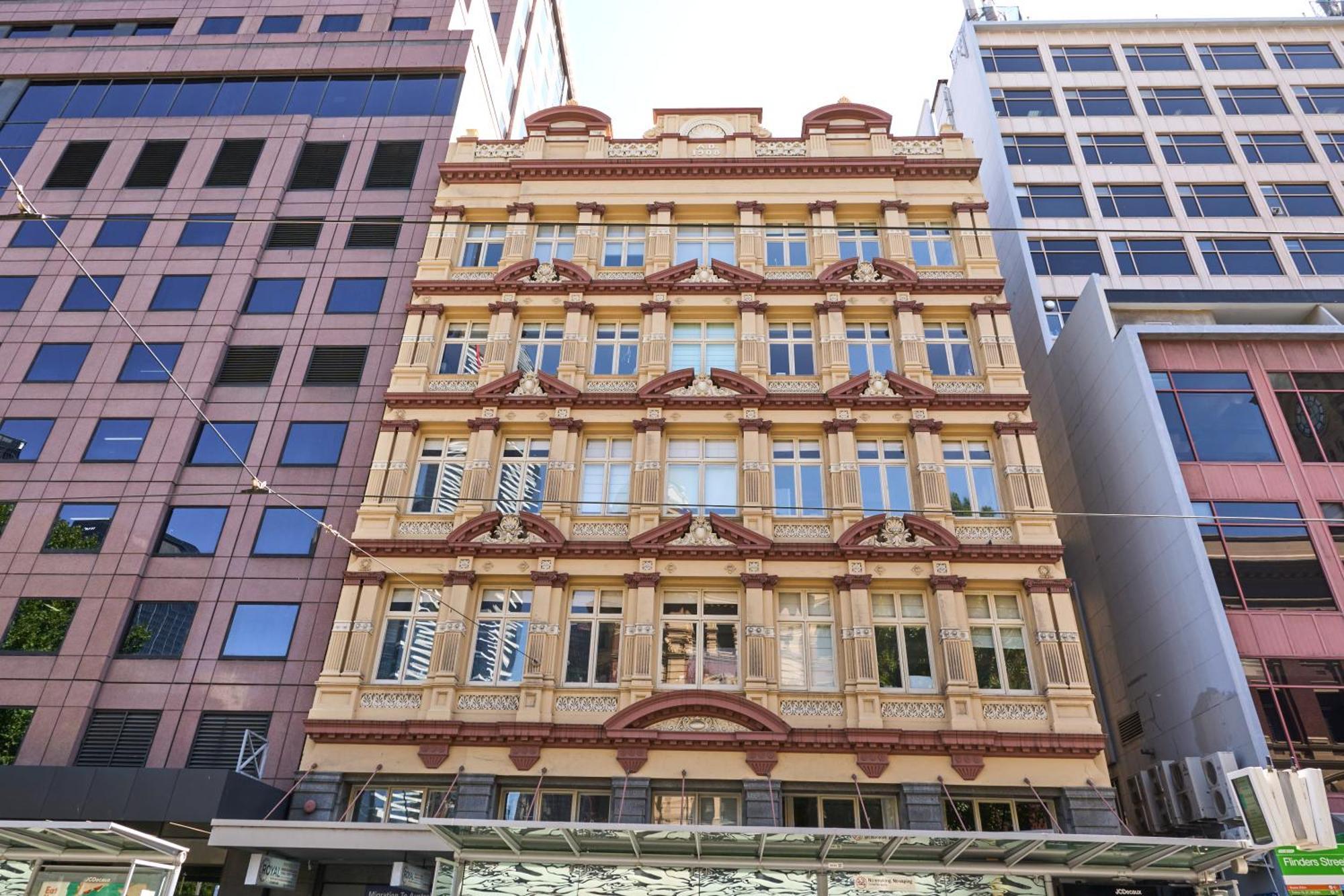 Heritage Hideaway - Refurbished Flinders St Gem