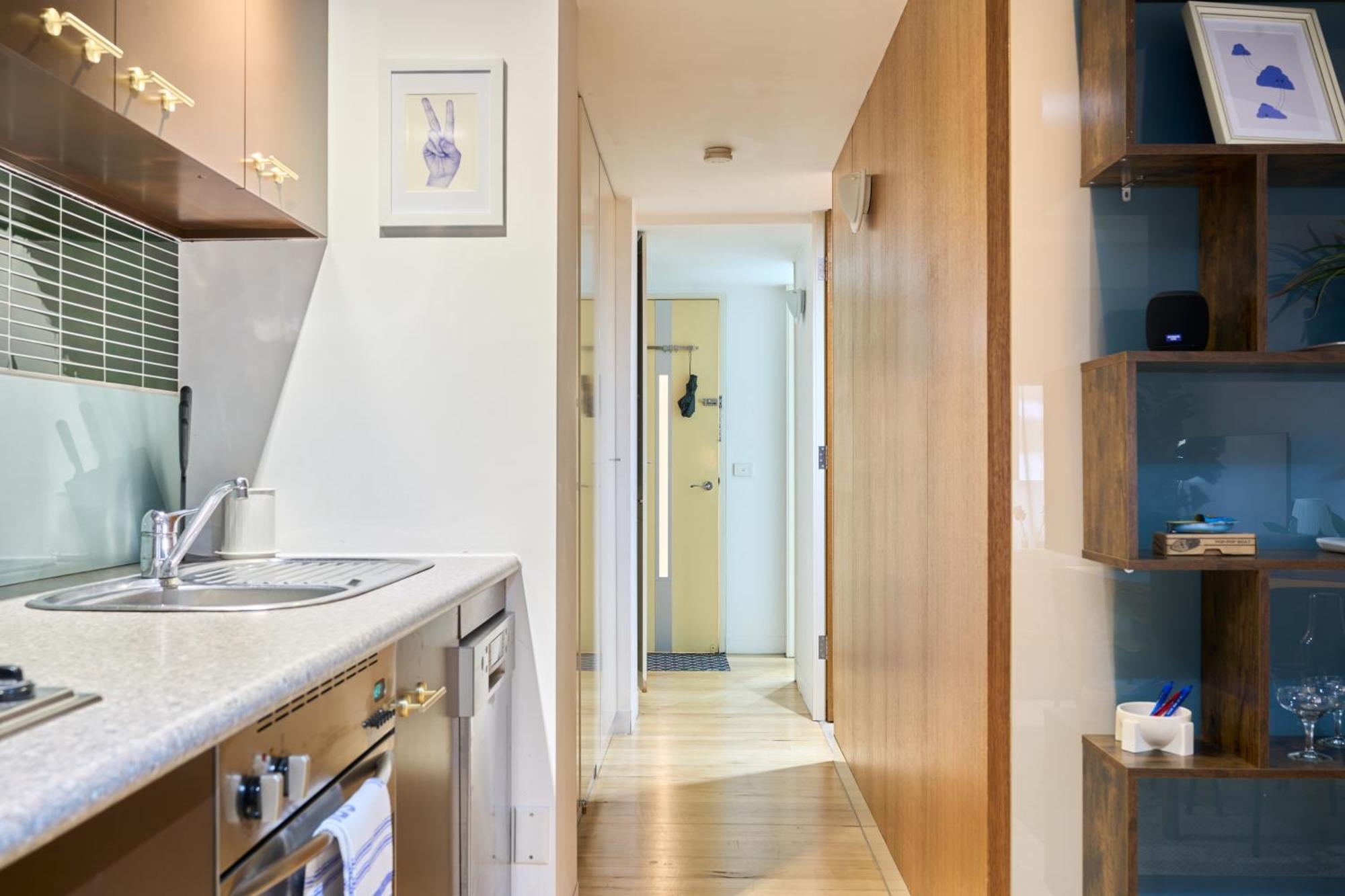 Heritage Hideaway - Refurbished Flinders St Gem *