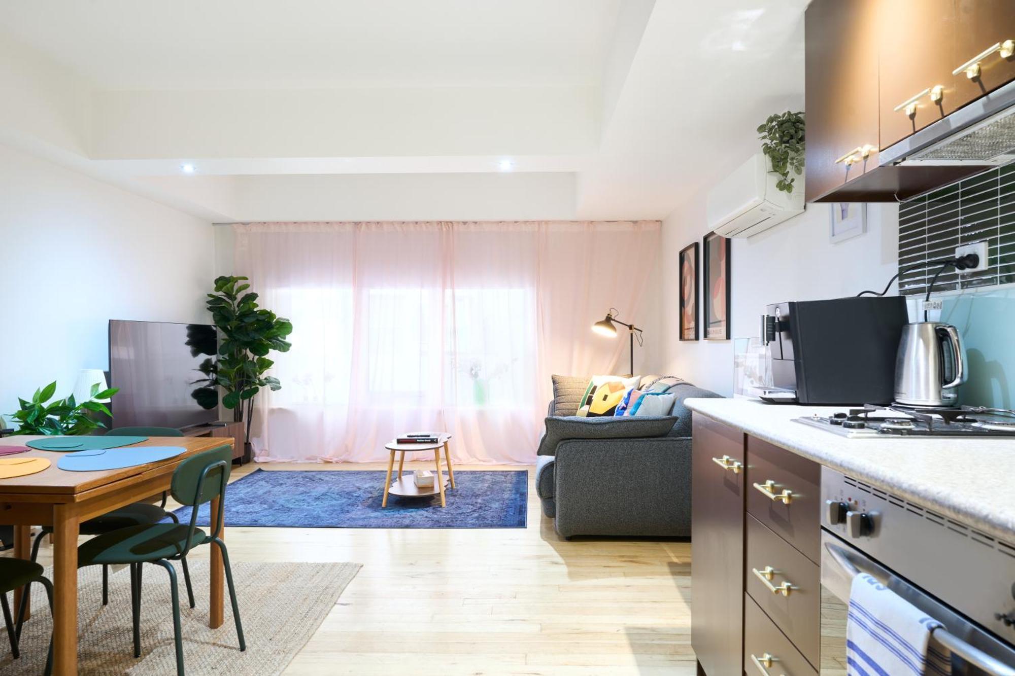 Heritage Hideaway - Refurbished Flinders St Gem Apartment