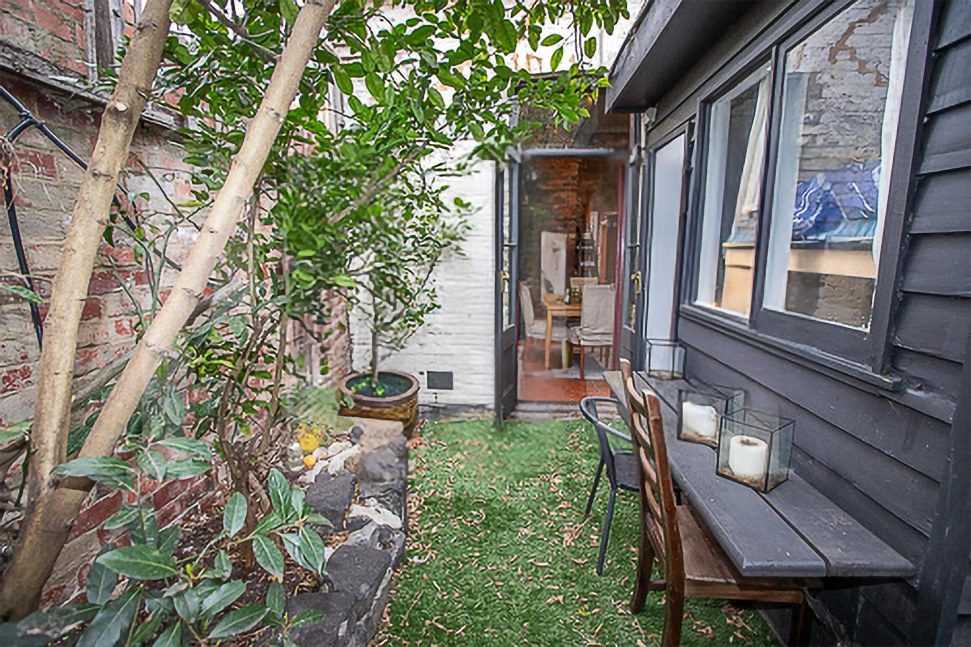 Holiday home Fitzroy- Private 2-4 Guest #guesthouse #ausgp #directtram #f1 Melbourne