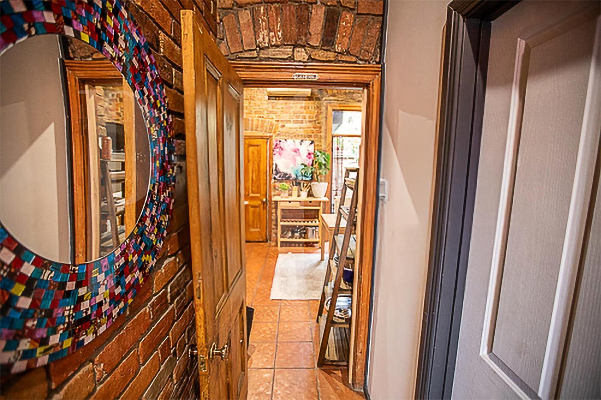 Fitzroy- Private 2-4 Guest #guesthouse #ausgp #directtram #f1 Holiday home