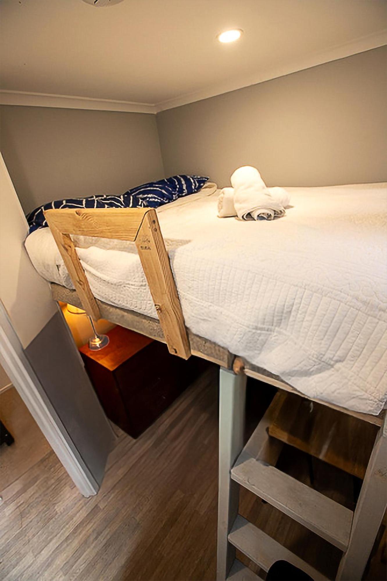 Holiday home Fitzroy- Private 2-4 Guest #guesthouse #ausgp #directtram #f1