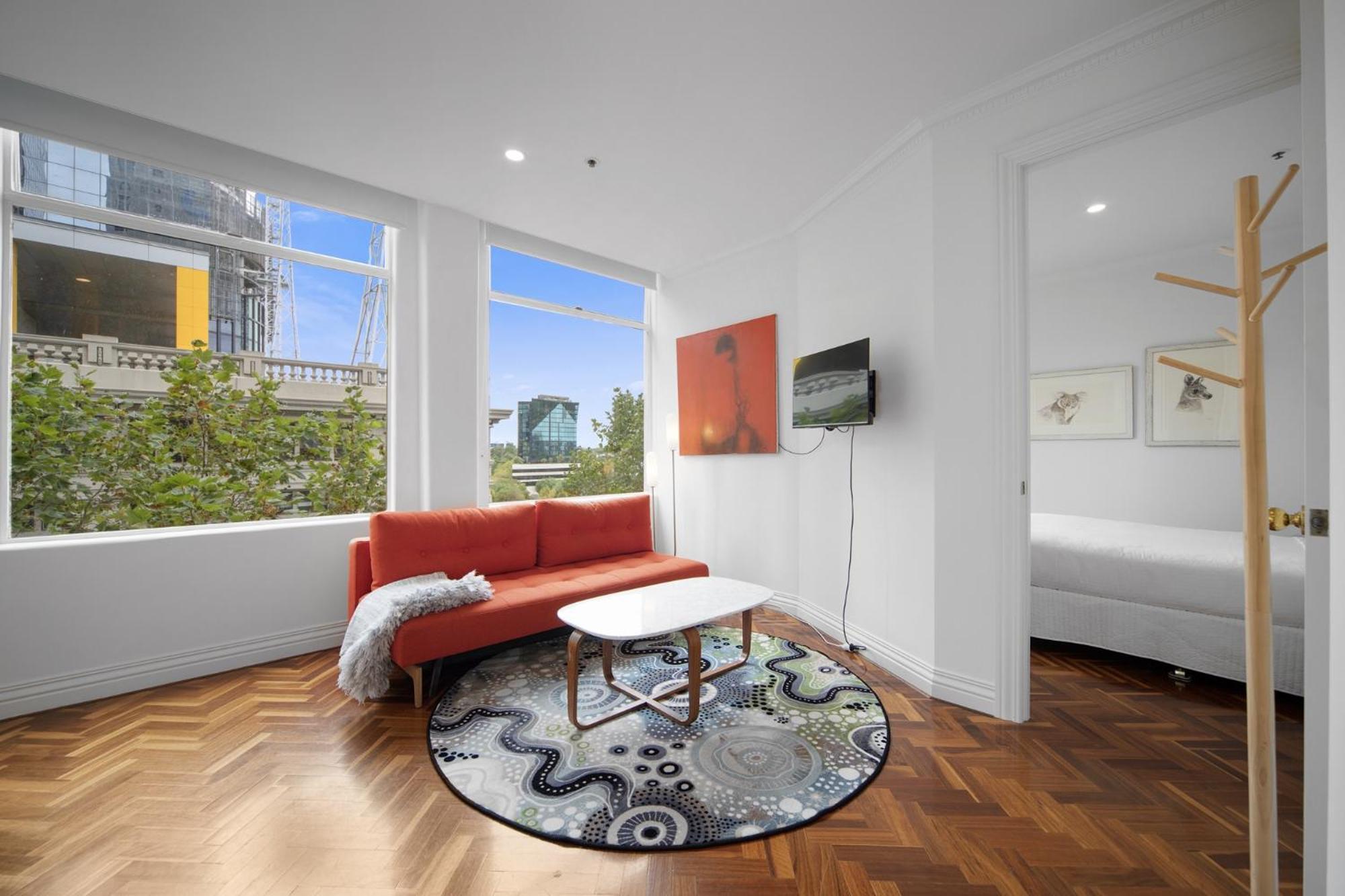 Apartment Chic 1-bed In The Heart Of