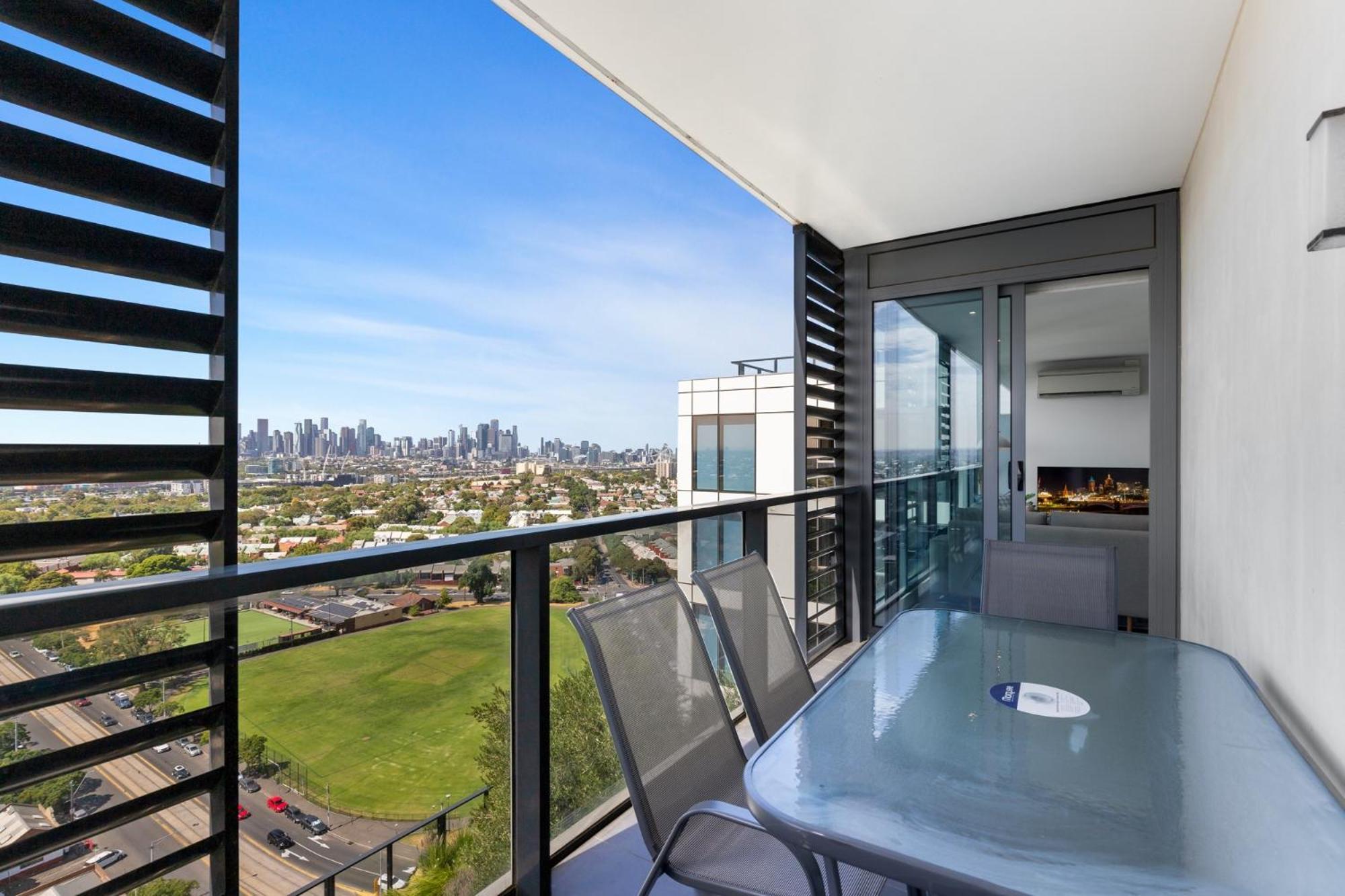 Elegant Inner-west 2-bed With Views & Pool * Melbourne