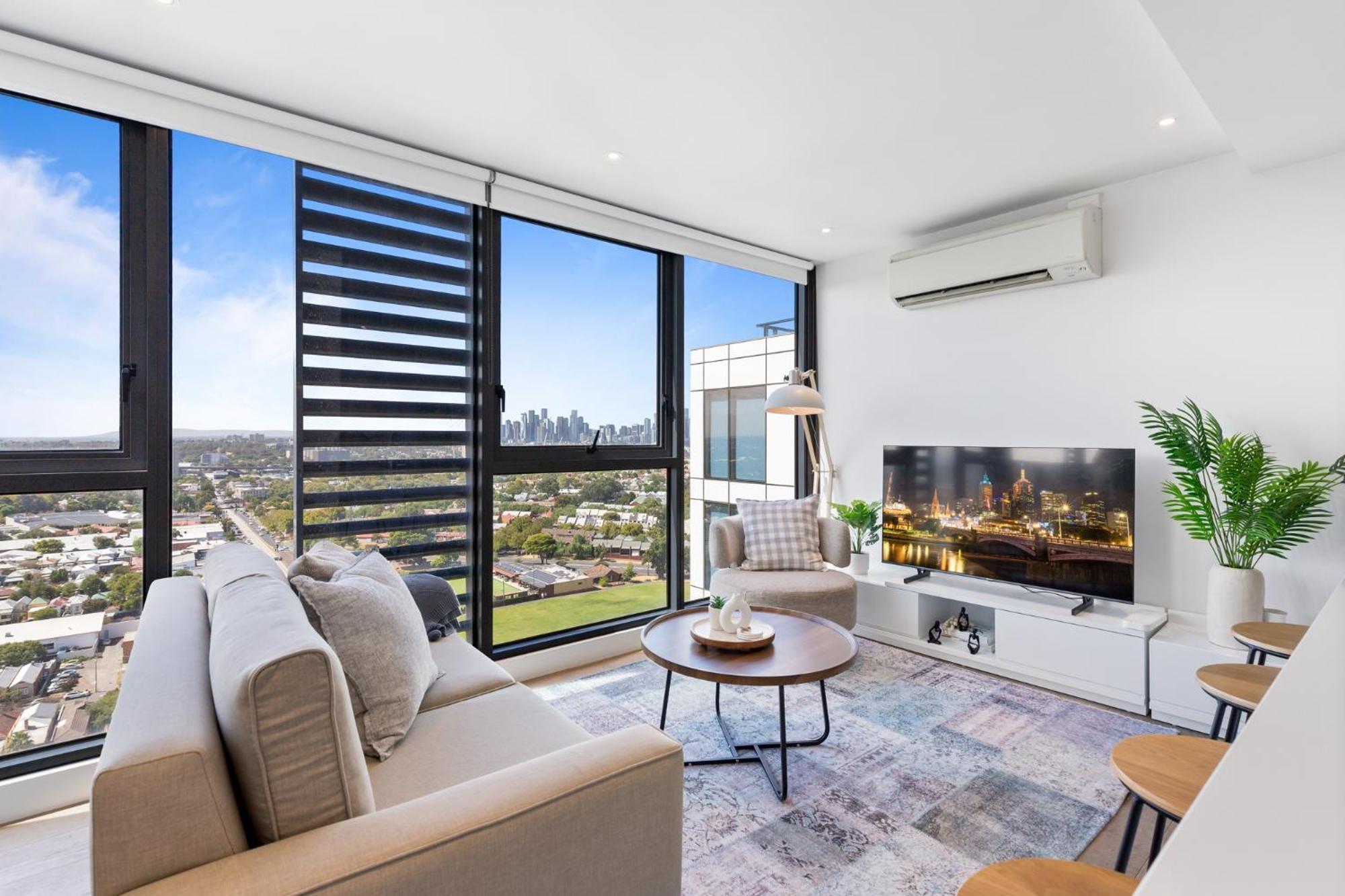 Elegant Inner-west 2-bed With Views & Pool Melbourne