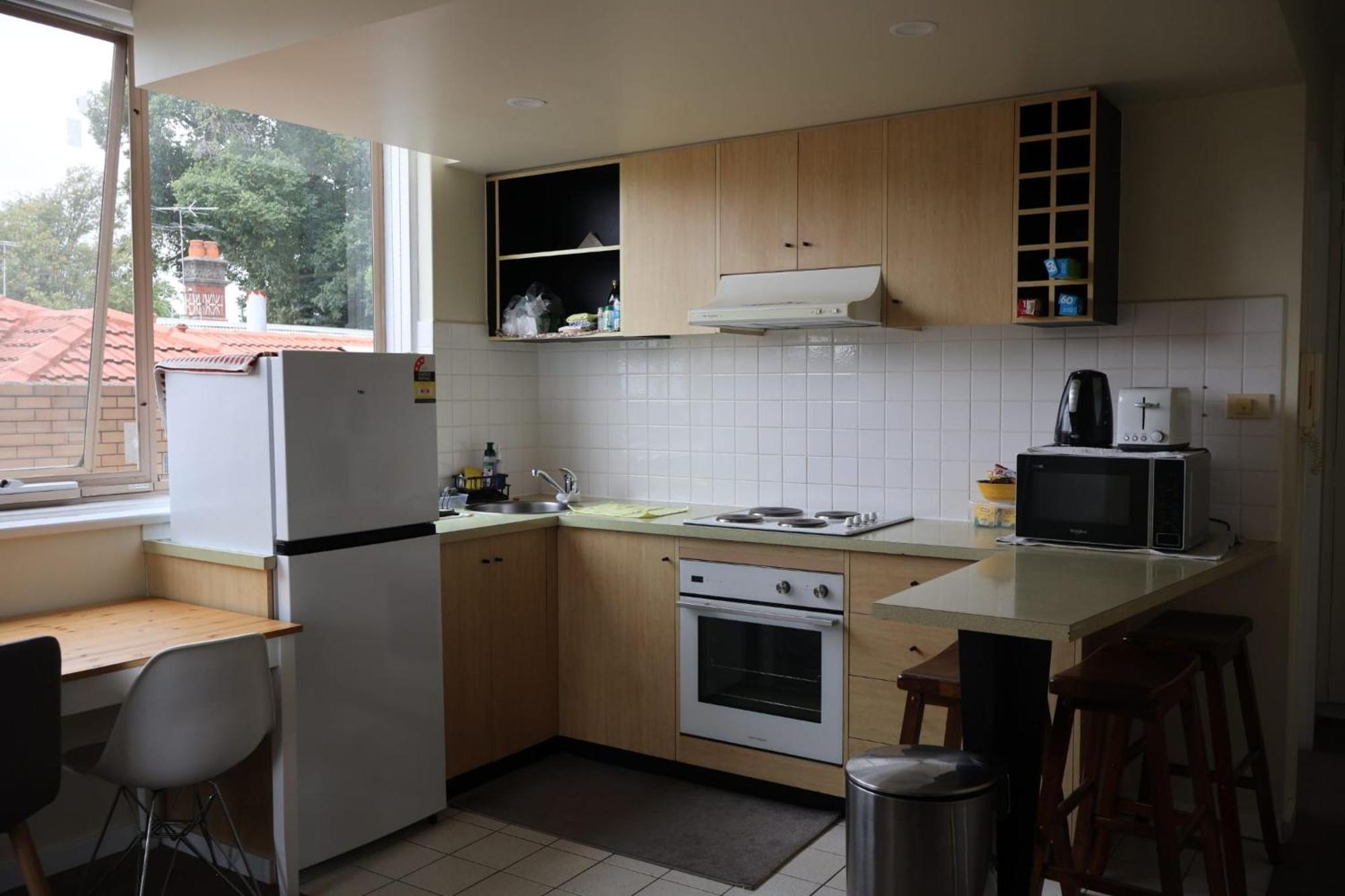 Cozy North Apartmentcozy North Apartment, Close To Transport, Hospitals & Parks Apartment *