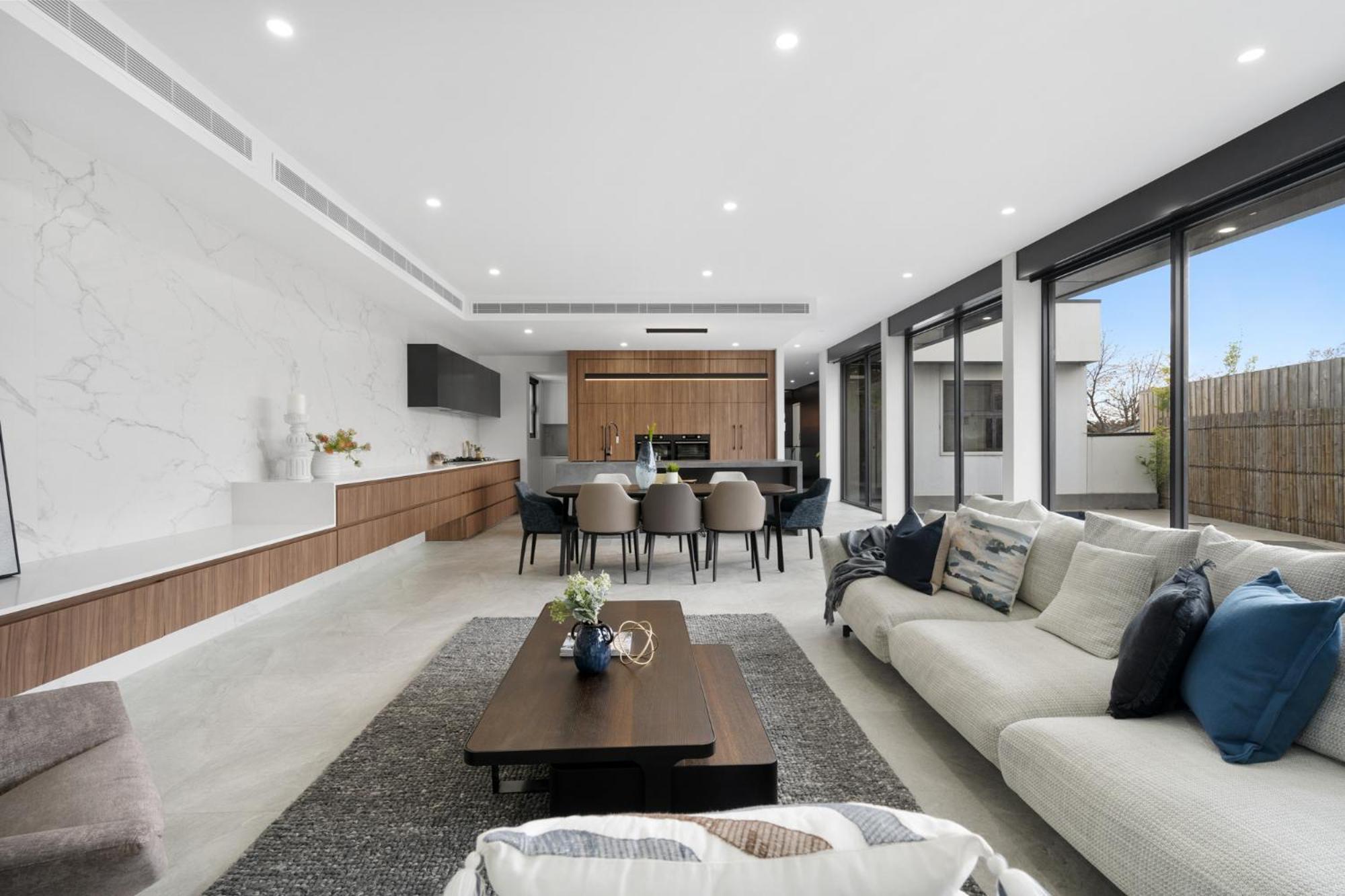 5 Ensuite Luxury House Balwyn North * Melbourne